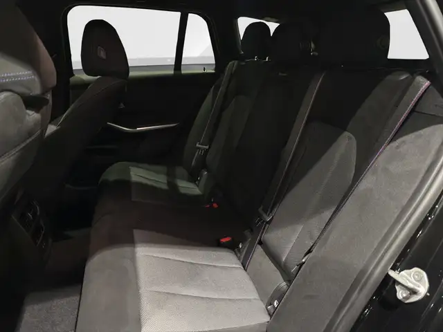 BMW 3 Series view 11