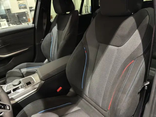 BMW 3 Series view 14