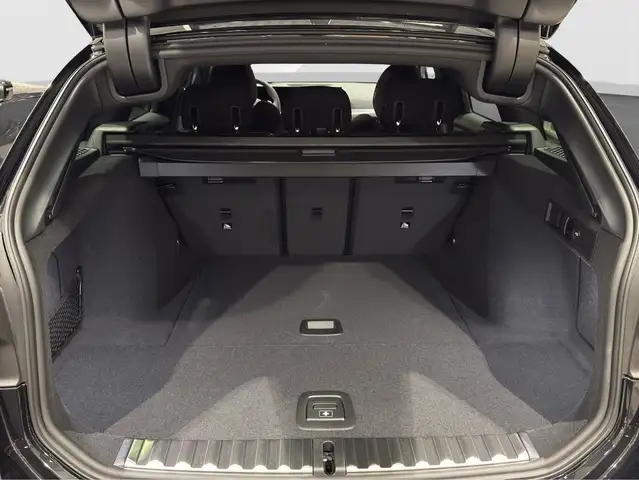 BMW 3 Series view 13