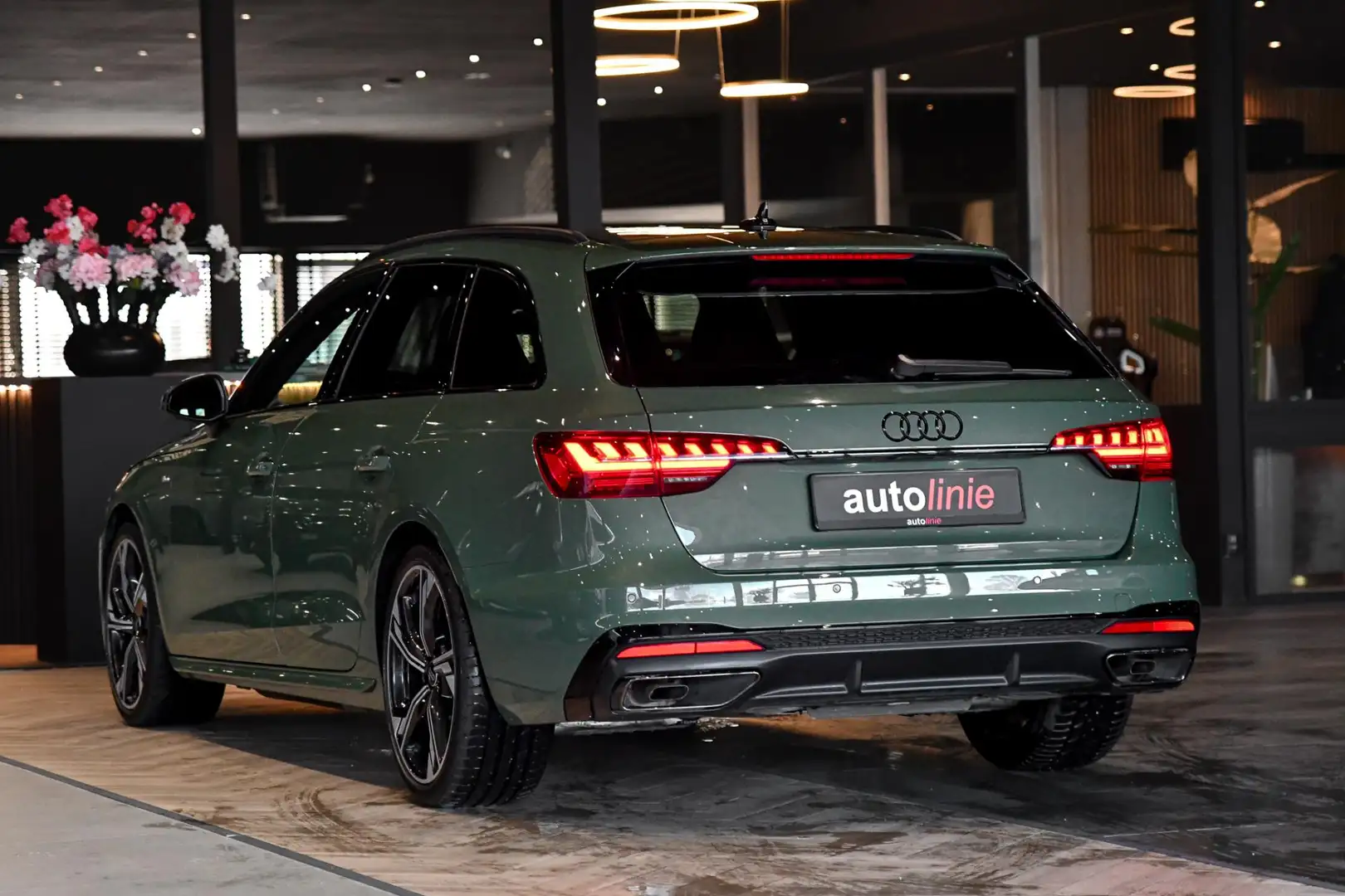 Audi A4 Avant 40 TFSI S edition Competition. RS stoelen, M Grün - 2