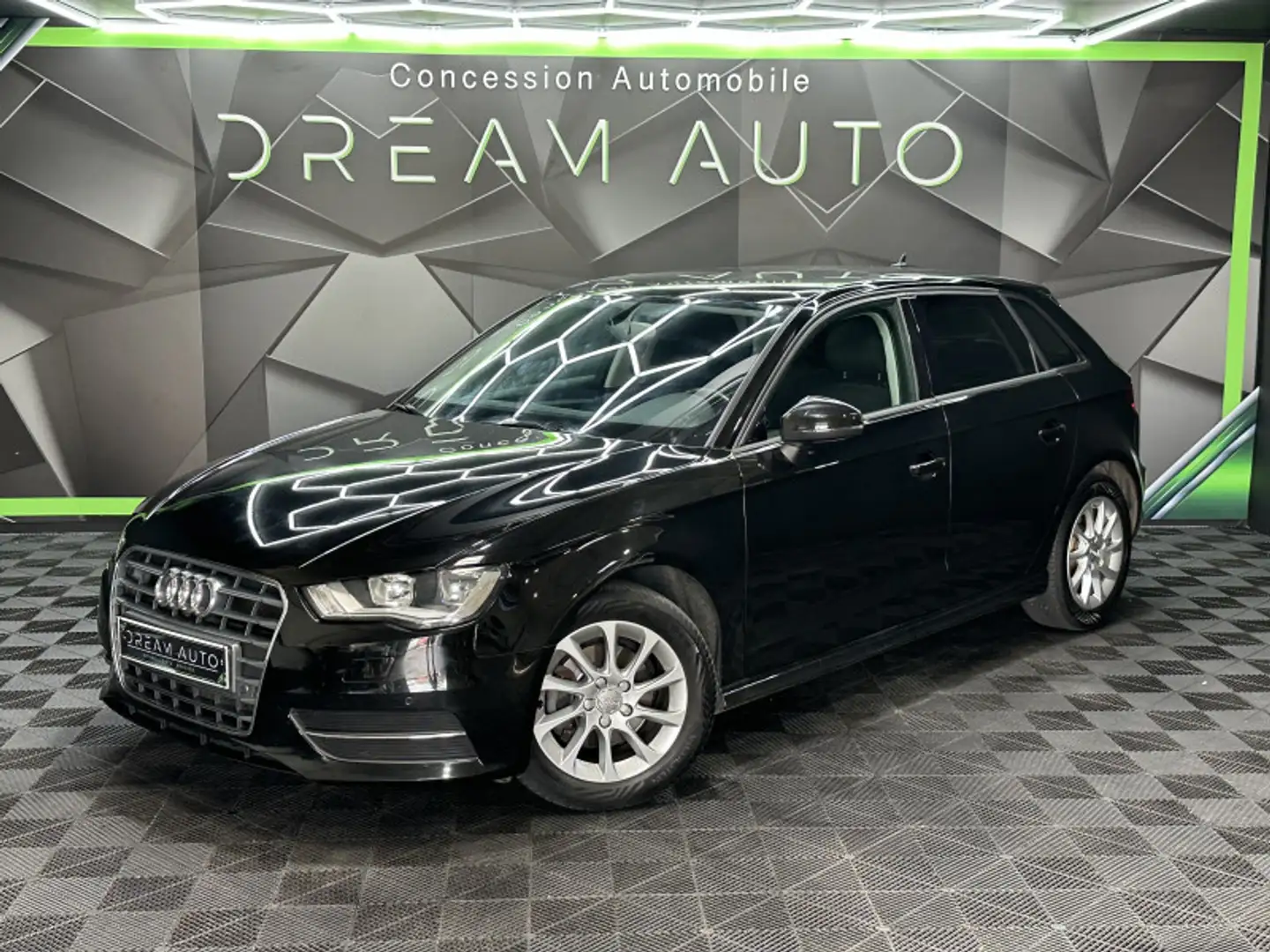 Audi A3 1.6 TDI 110CH ULTRA FAP ATTRACTION Noir - 1