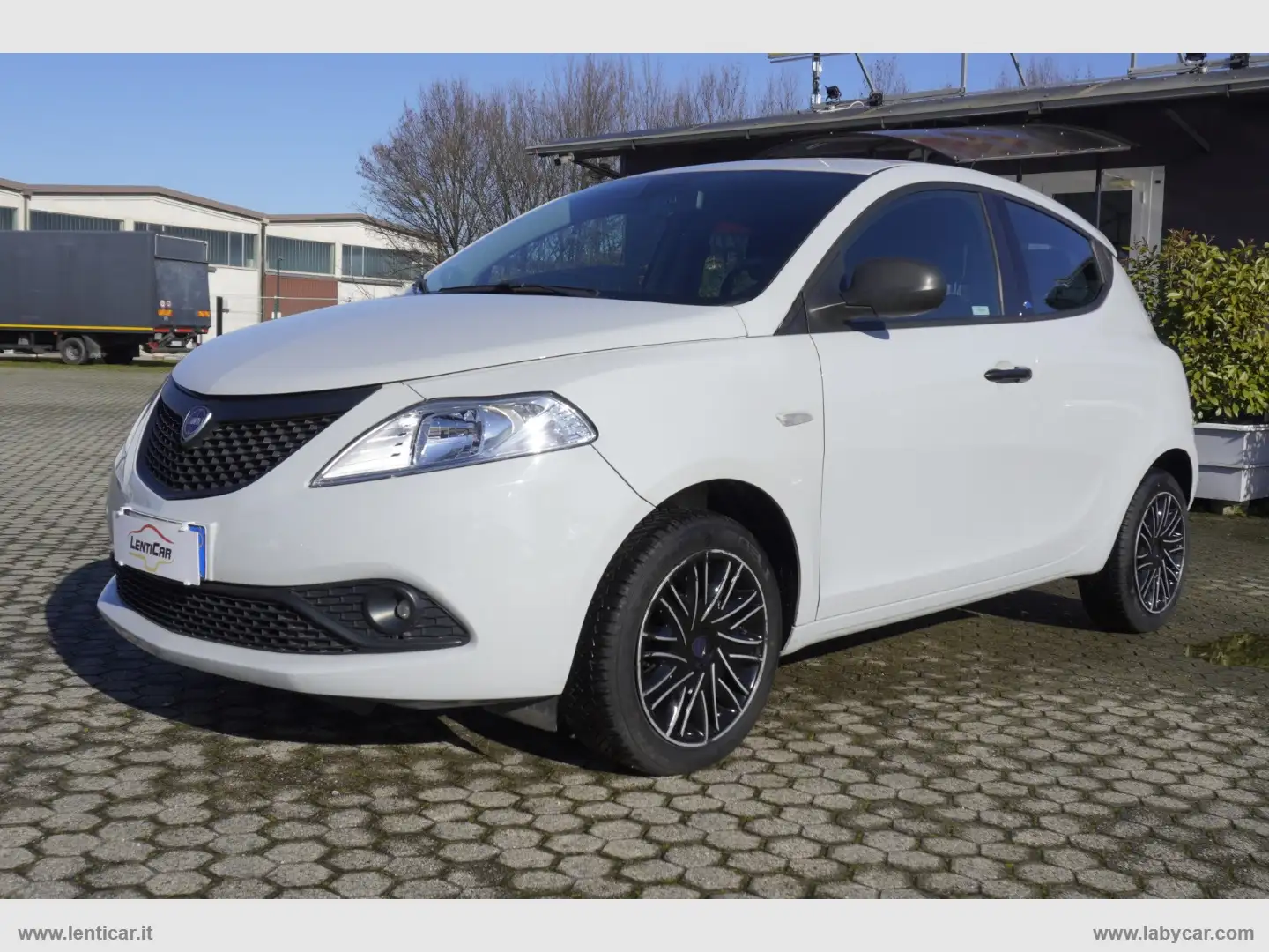 Lancia Ypsilon 1.2 69 CV 5 Posti GPL Ecochic Ele.Bl Gris - 1