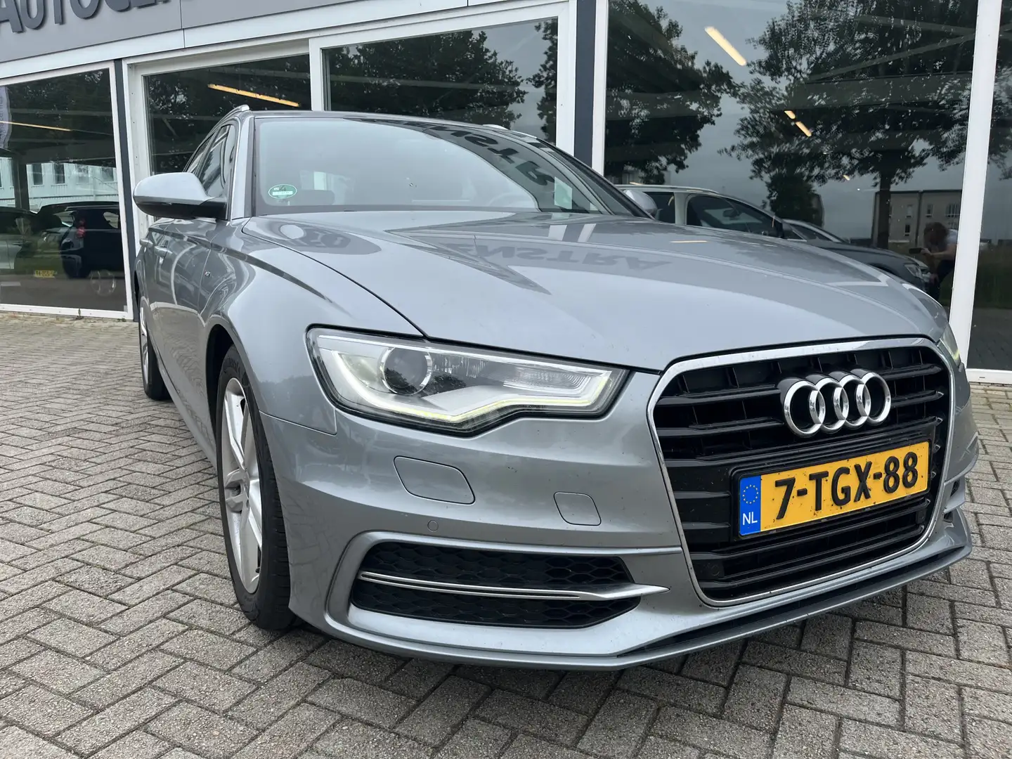Audi A6 Avant 2.0 TDI S-Line Ultra Clima / Cruise / Navi / Grijs - 2
