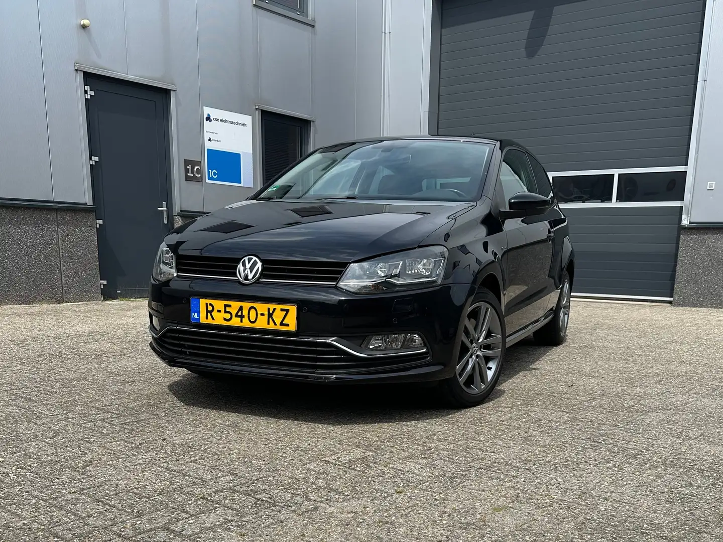 Volkswagen Polo Polo 1.2 TSI Comfortline 110PK (Lounge Edition) Zwart - 1