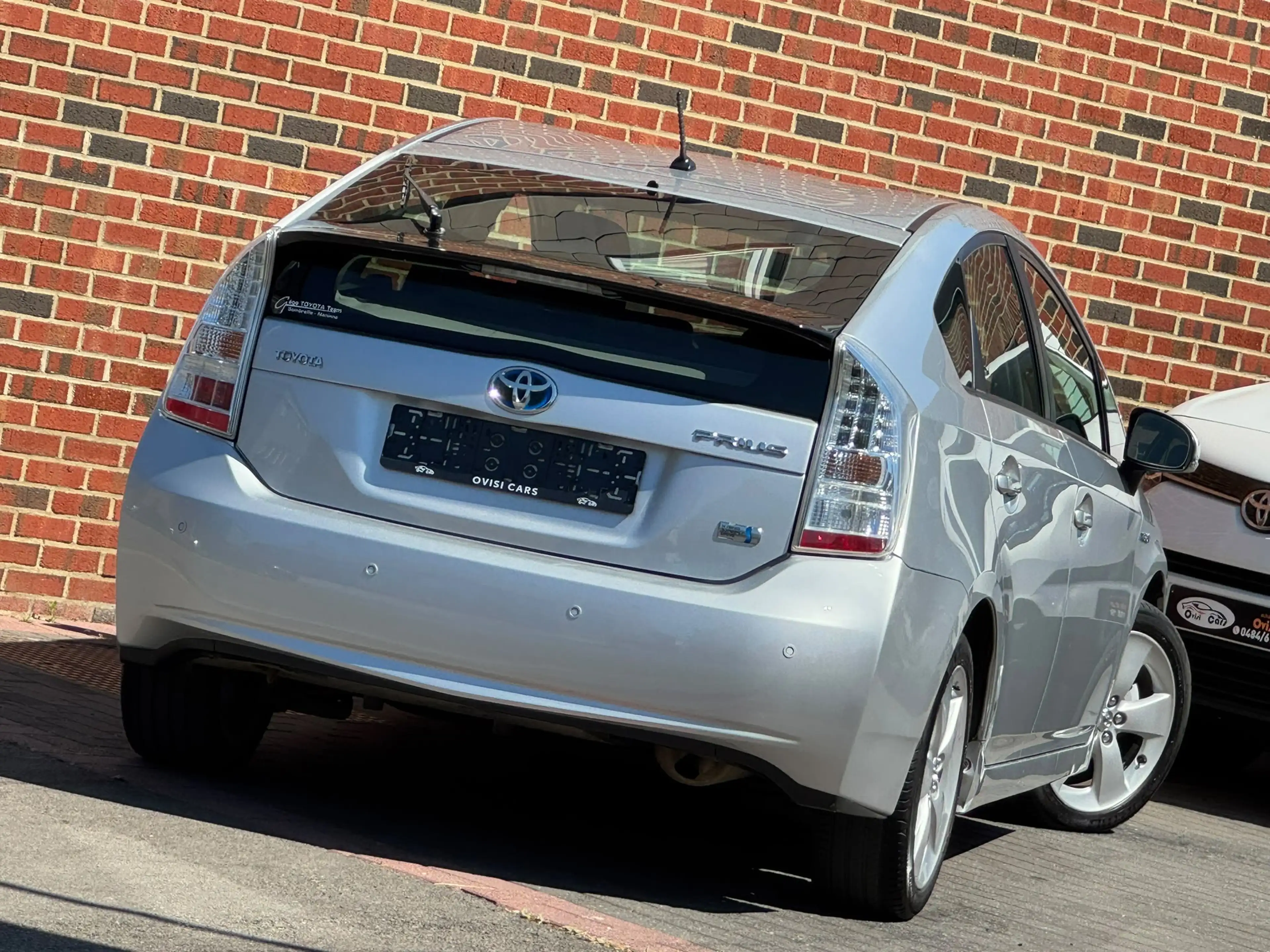 Toyota Prius / PARFAIT ÉTAT / CARNET ENTRETIEN / — photo 6