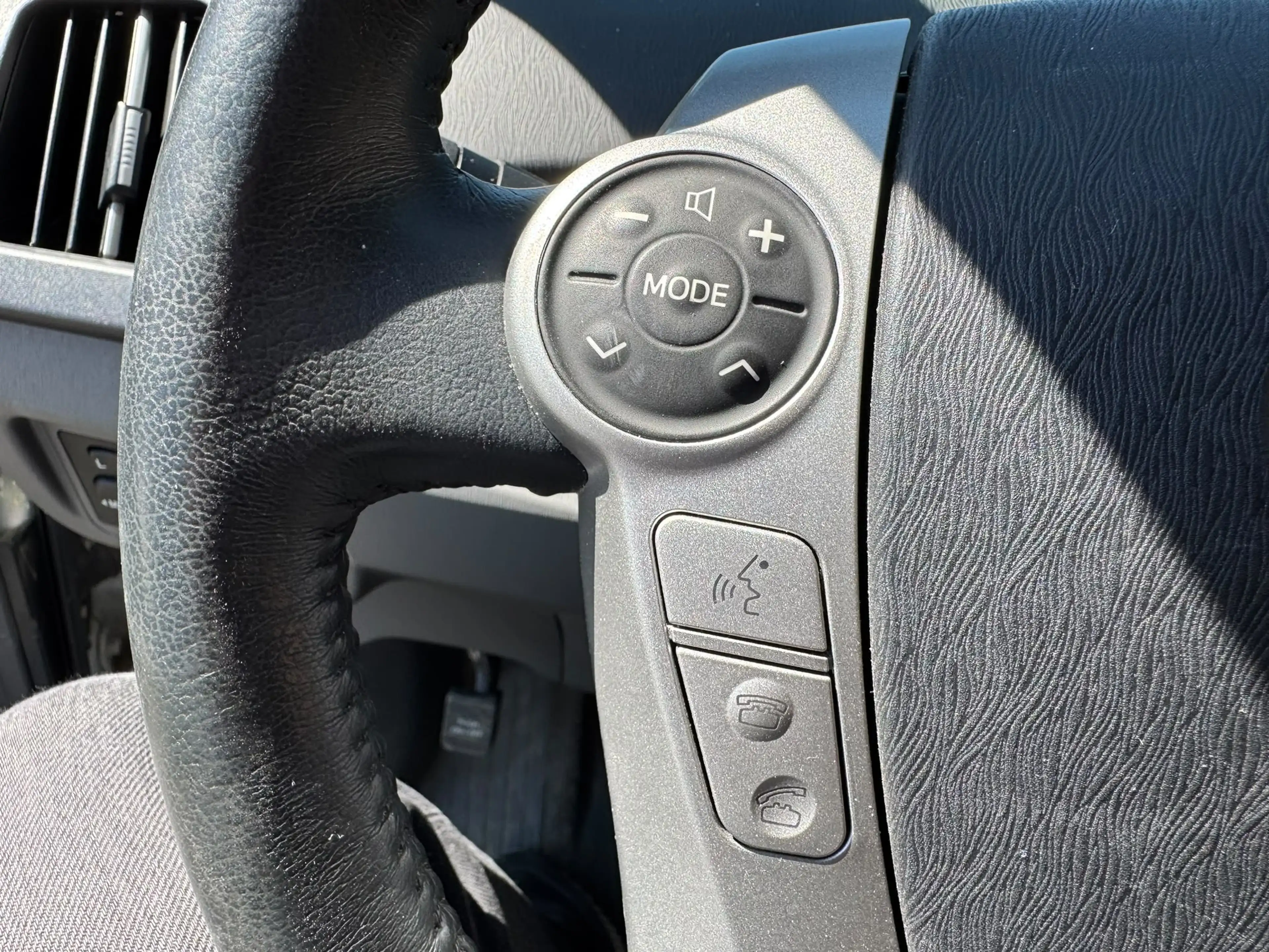 Toyota Prius / PARFAIT ÉTAT / CARNET ENTRETIEN /