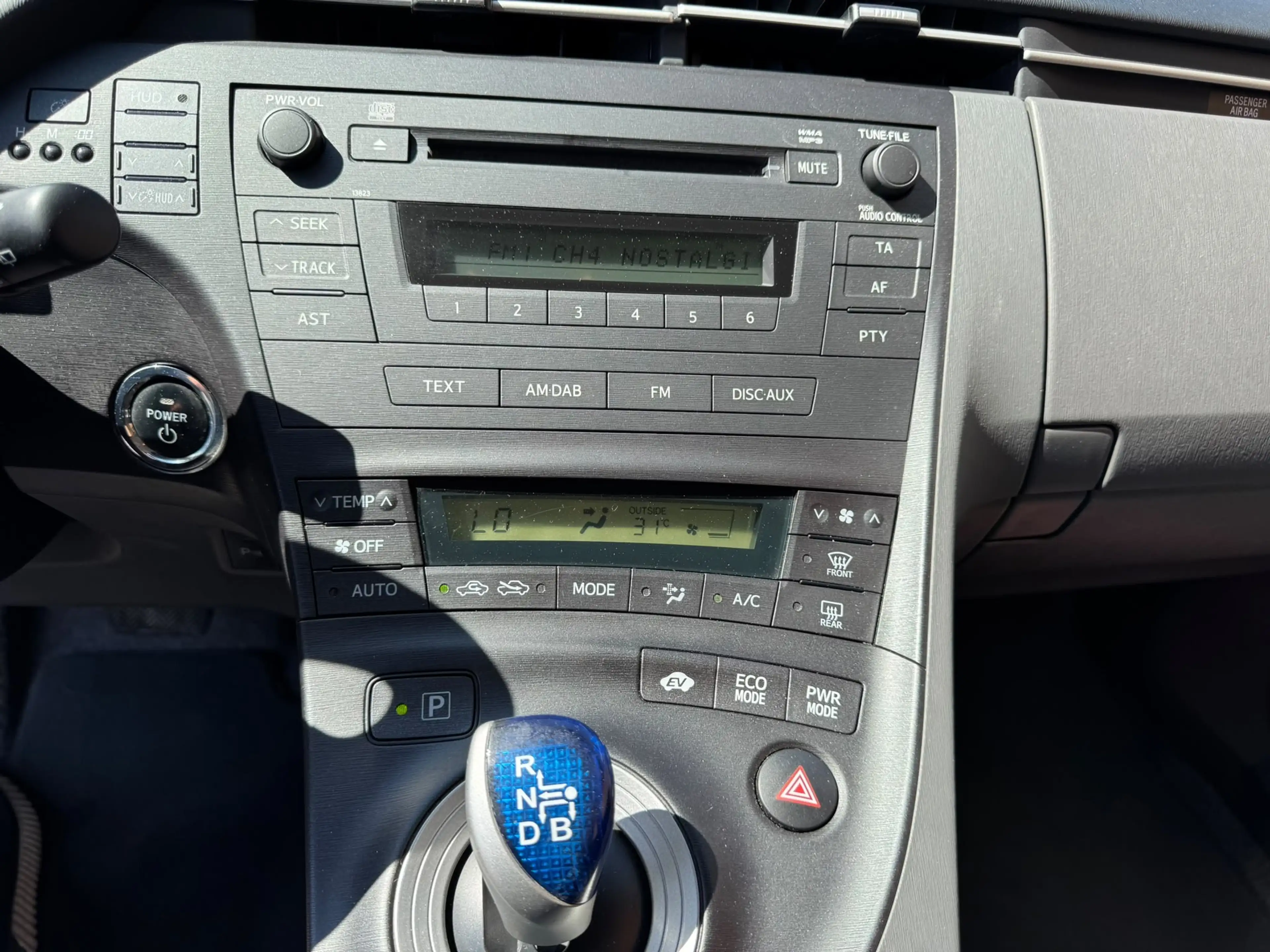 Toyota Prius / PARFAIT ÉTAT / CARNET ENTRETIEN / — photo 12