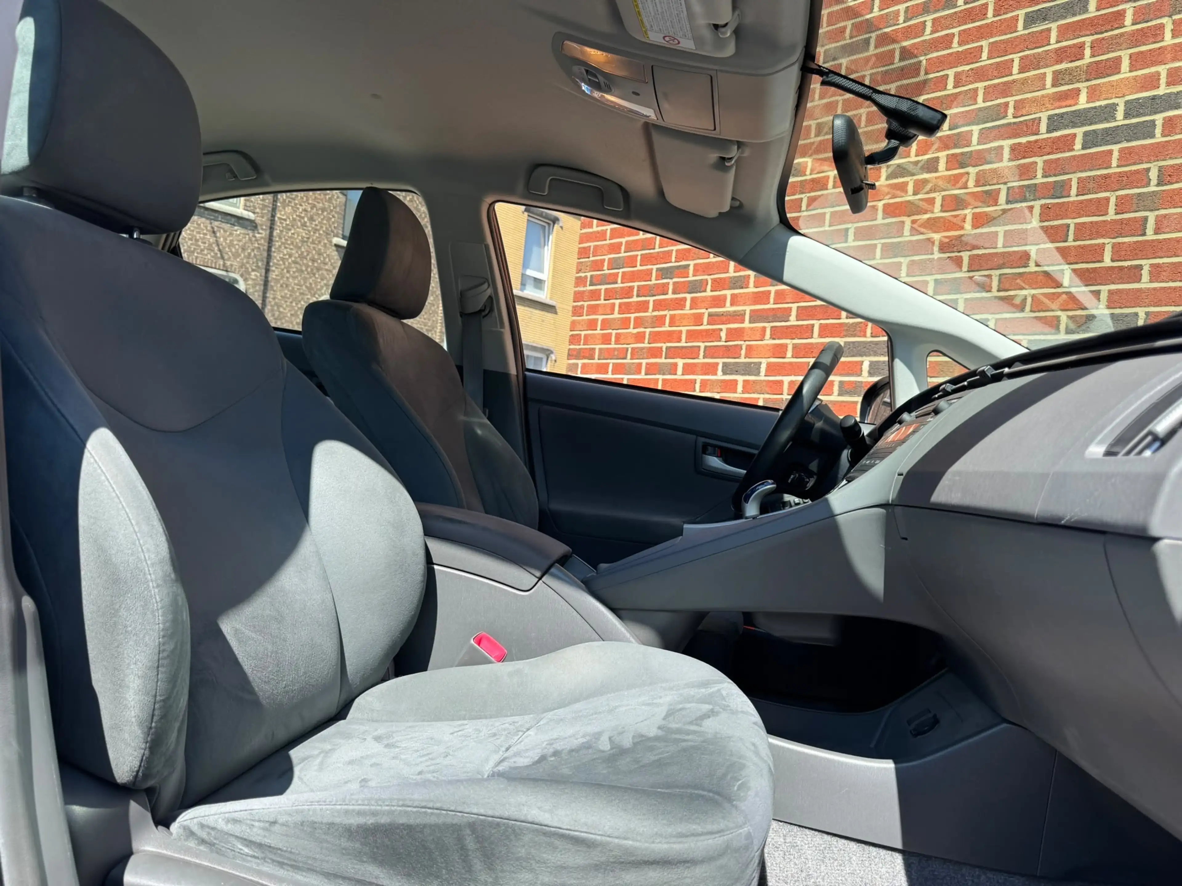 Toyota Prius / PARFAIT ÉTAT / CARNET ENTRETIEN / — photo 8