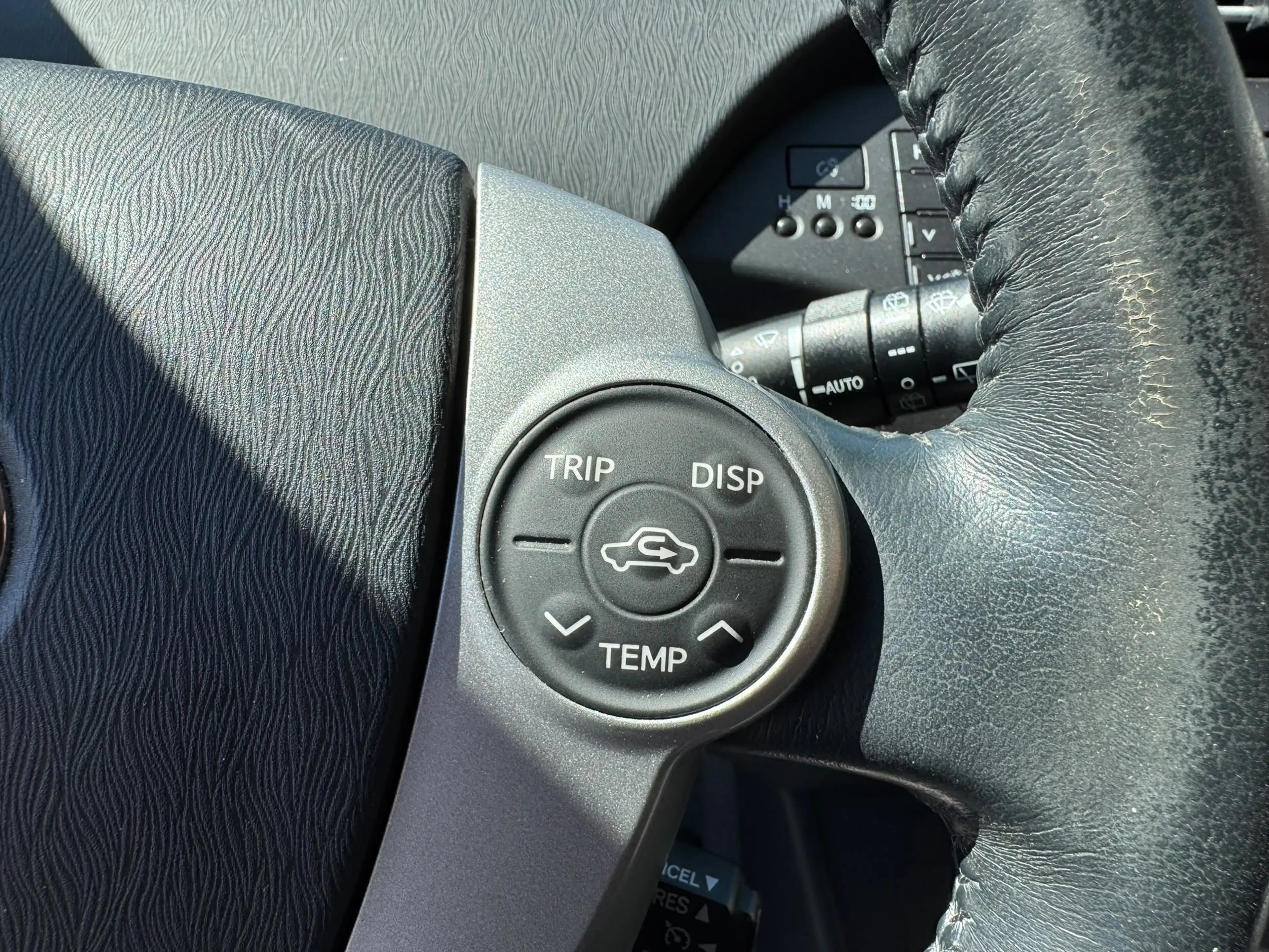 Toyota Prius / PARFAIT ÉTAT / CARNET ENTRETIEN / — photo 4