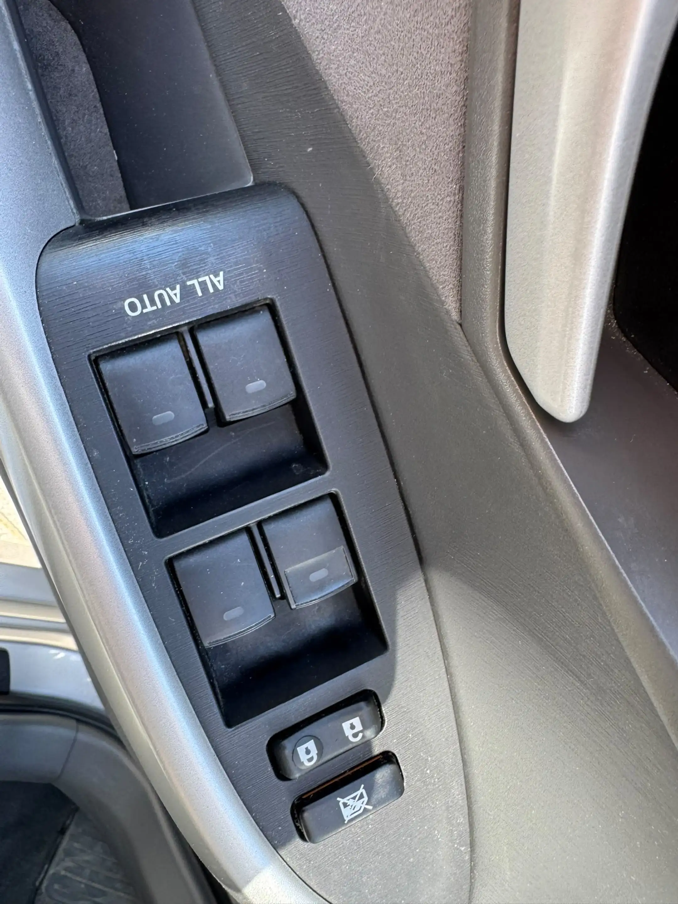 Toyota Prius / PARFAIT ÉTAT / CARNET ENTRETIEN / — photo 13