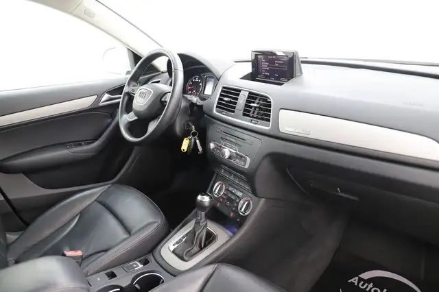 Audi Q3 view 15
