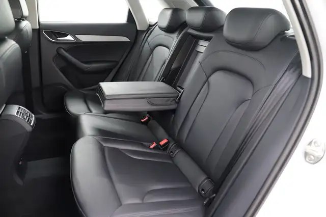 Audi Q3 view 12