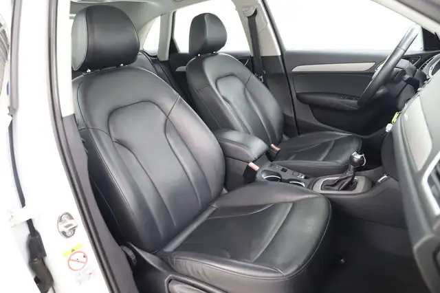 Audi Q3 view 10