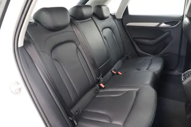 Audi Q3 view 11
