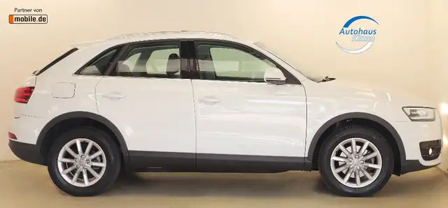 Audi Q3 view 5