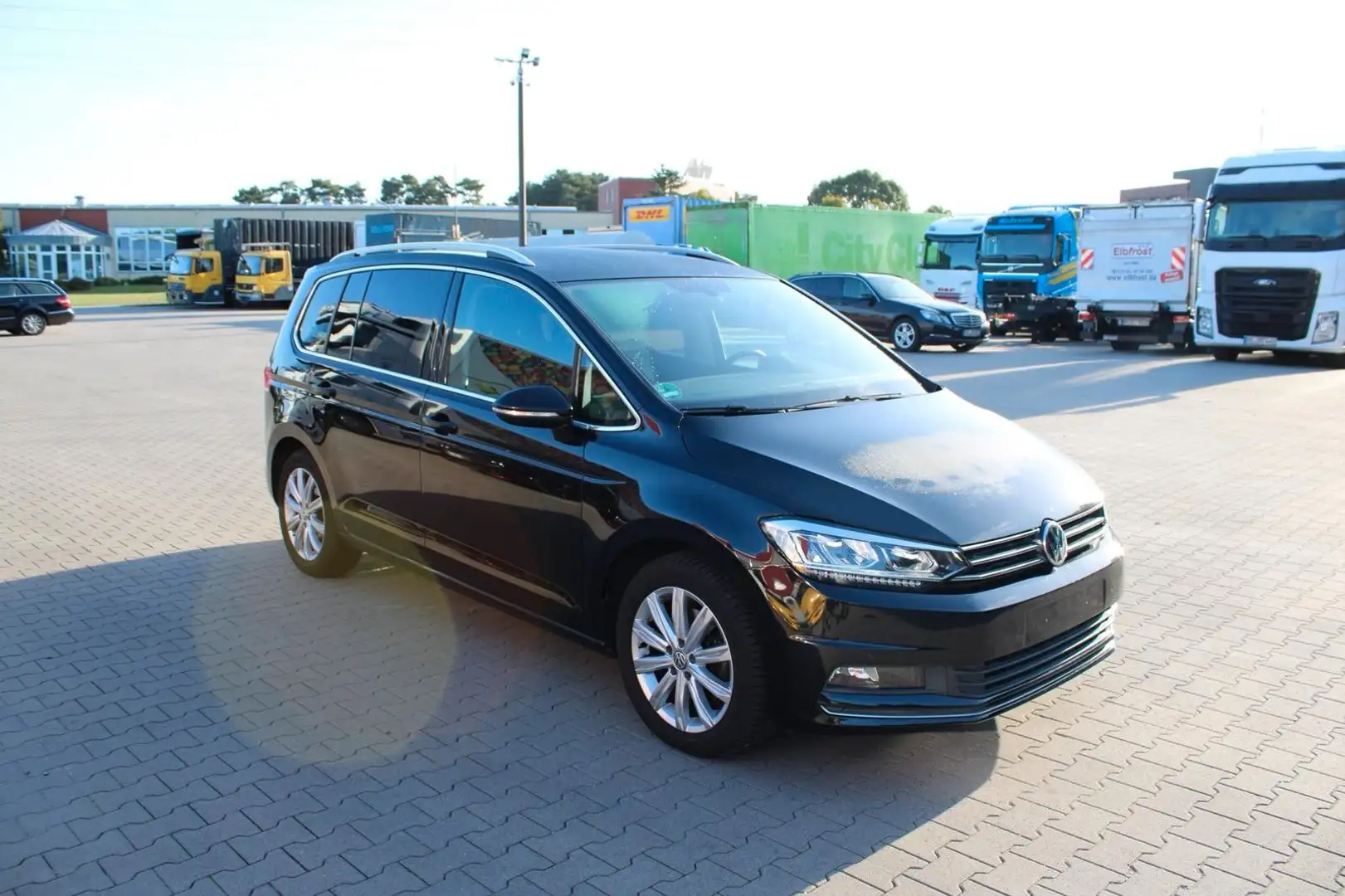 Volkswagen Touran Highline 7 Sitzer Navi DSG AHK Schwarz - 2