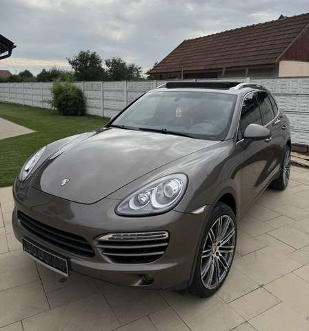 Imagine Porsche Cayenne Diesel 3.0 Panorama R21 Brown