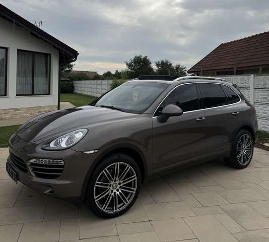 Porsche Cayenne Diesel 3.0 Panorama R21 Brown