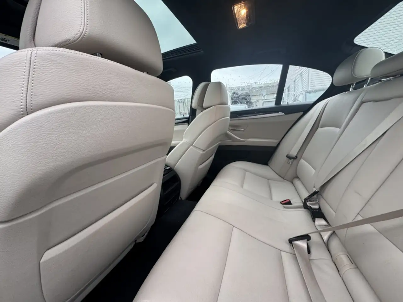 BMW 5 Series снимка BMW 5 Series