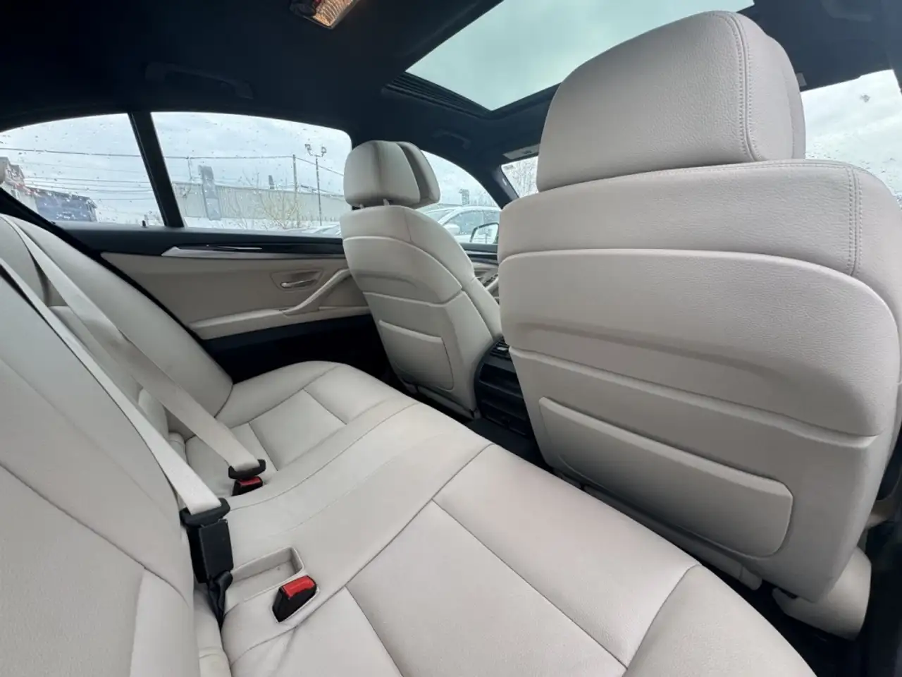 BMW 5 Series снимка BMW 5 Series