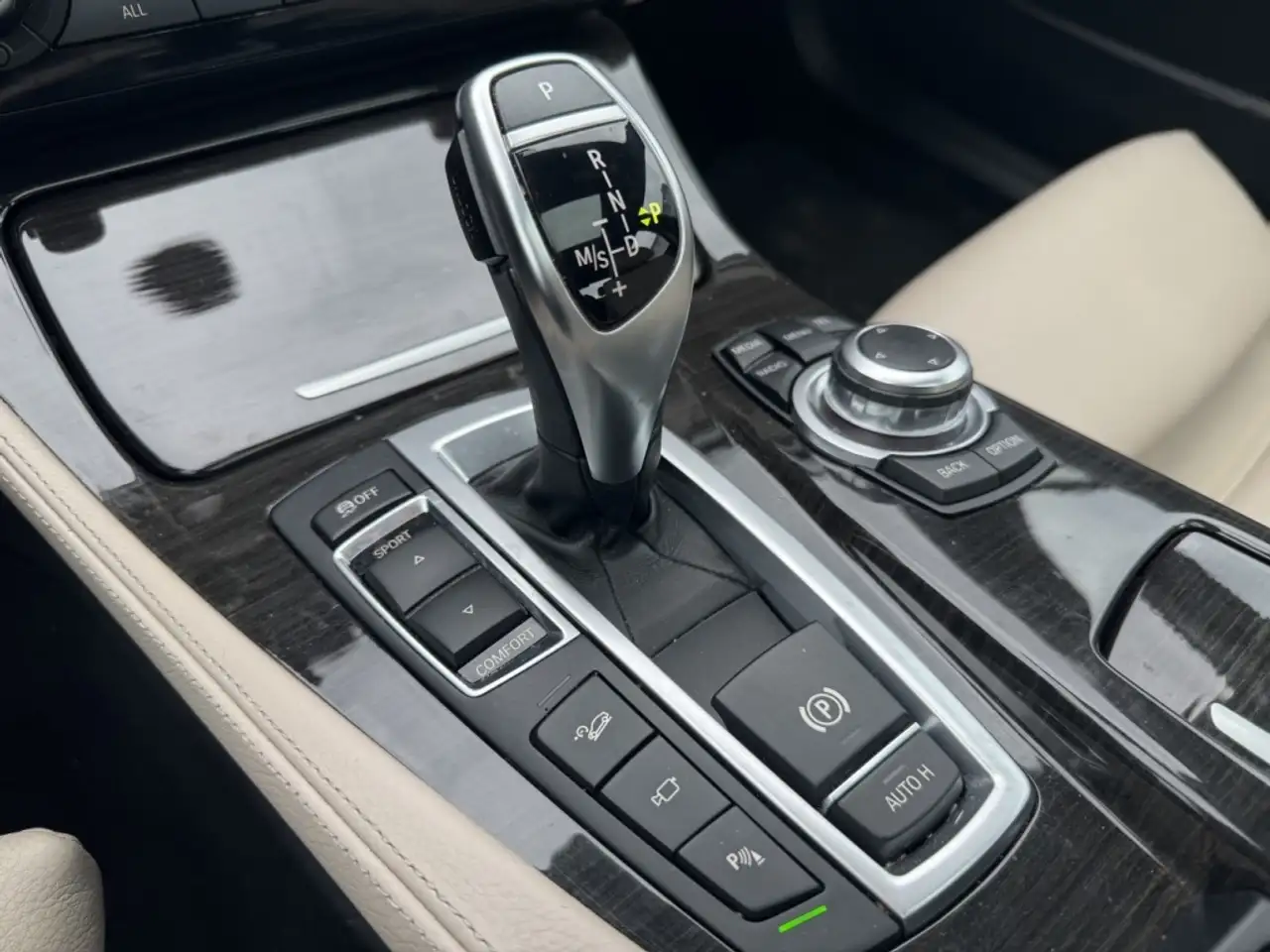 BMW 5 Series снимка BMW 5 Series