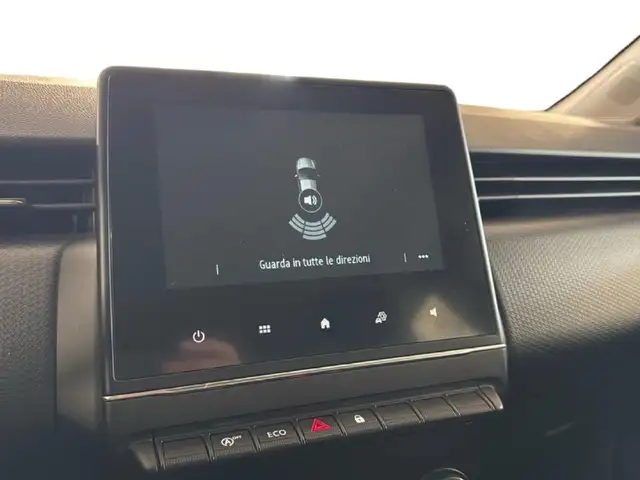 Renault Clio view 8