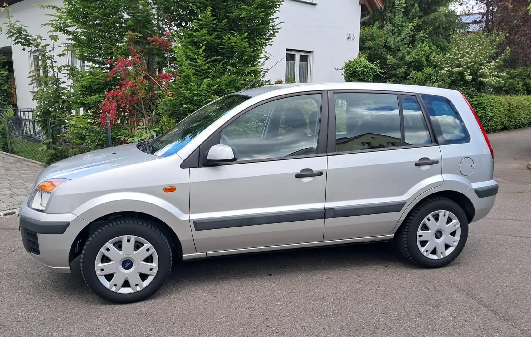 Ford Fusion sehr gepflegter Zustand Silver - 2