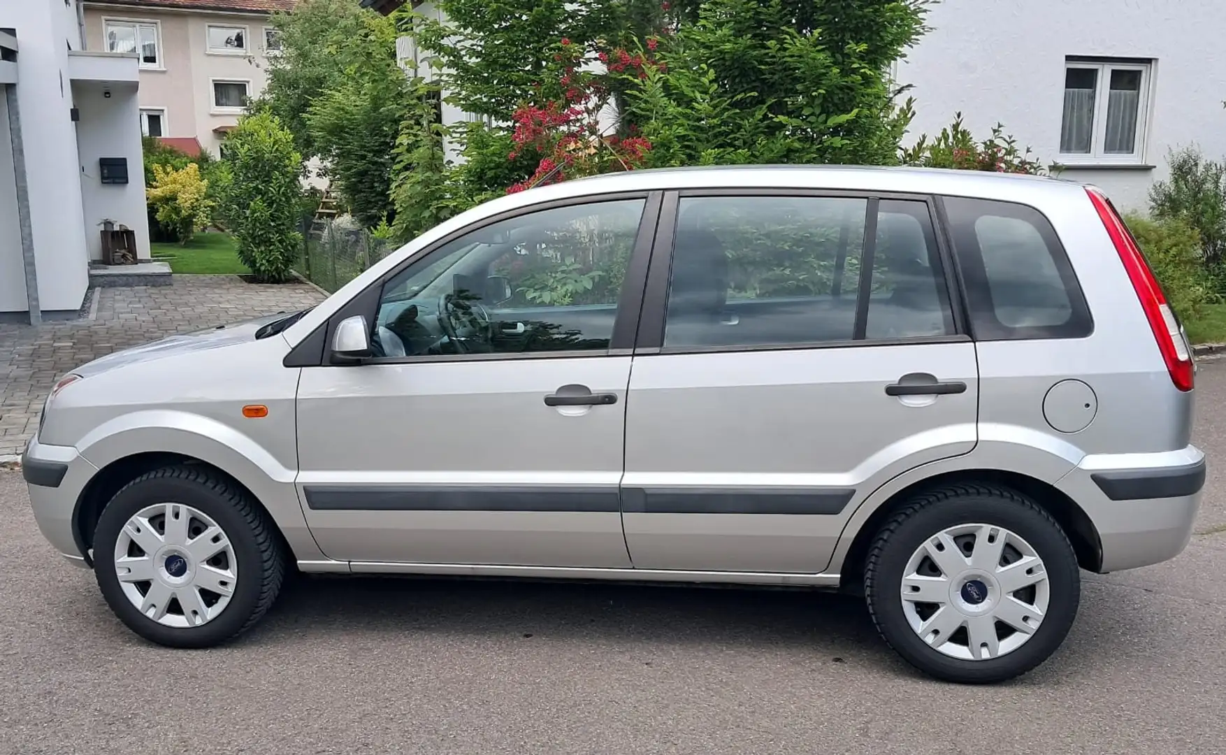 Ford Fusion sehr gepflegter Zustand Silver - 1