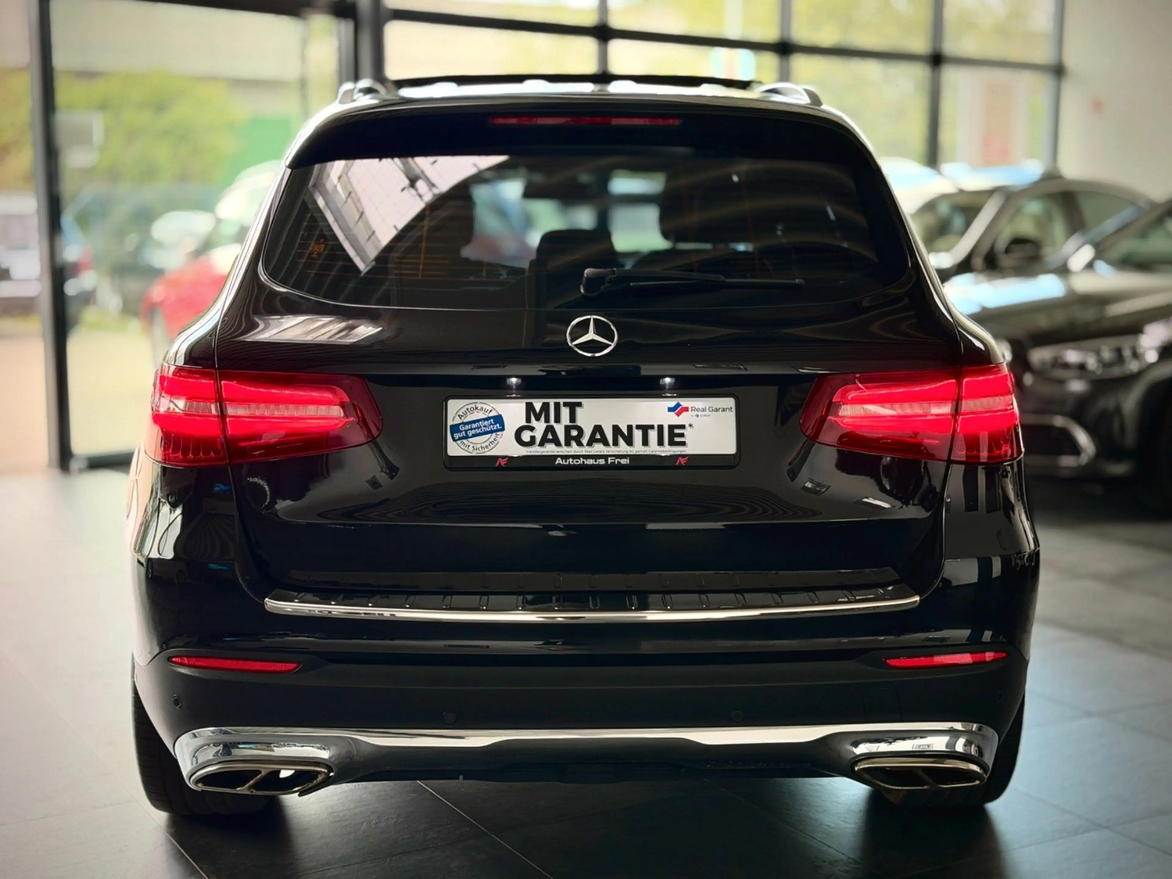 Mercedes-Benz GLC 250 4Matic AMG Pano*AHK*1.Hand*Kamera*Exkl* — photo 10