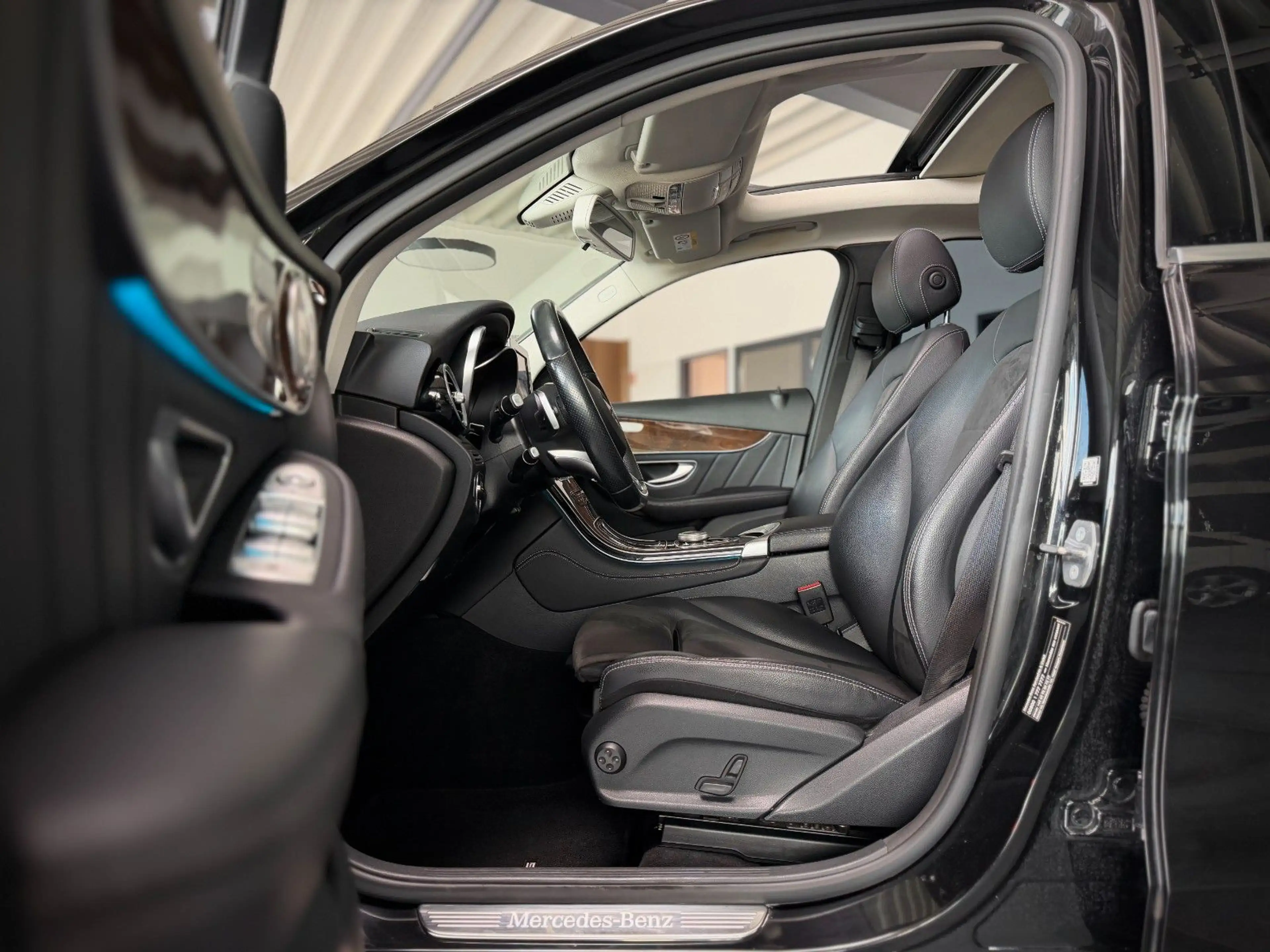Mercedes-Benz GLC 250 4Matic AMG Pano*AHK*1.Hand*Kamera*Exkl* — photo 8