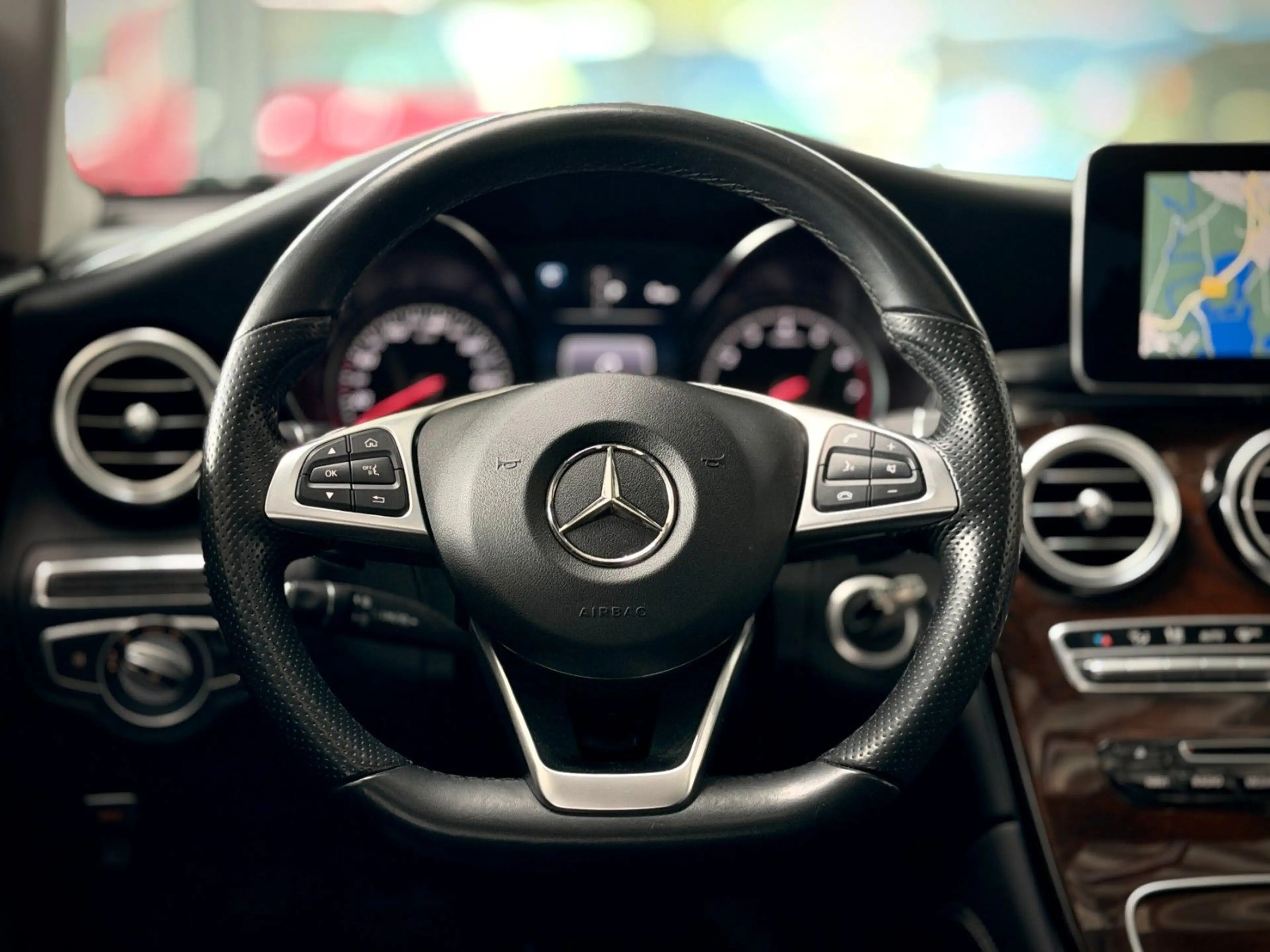 Mercedes-Benz GLC 250 4Matic AMG Pano*AHK*1.Hand*Kamera*Exkl* — photo 12