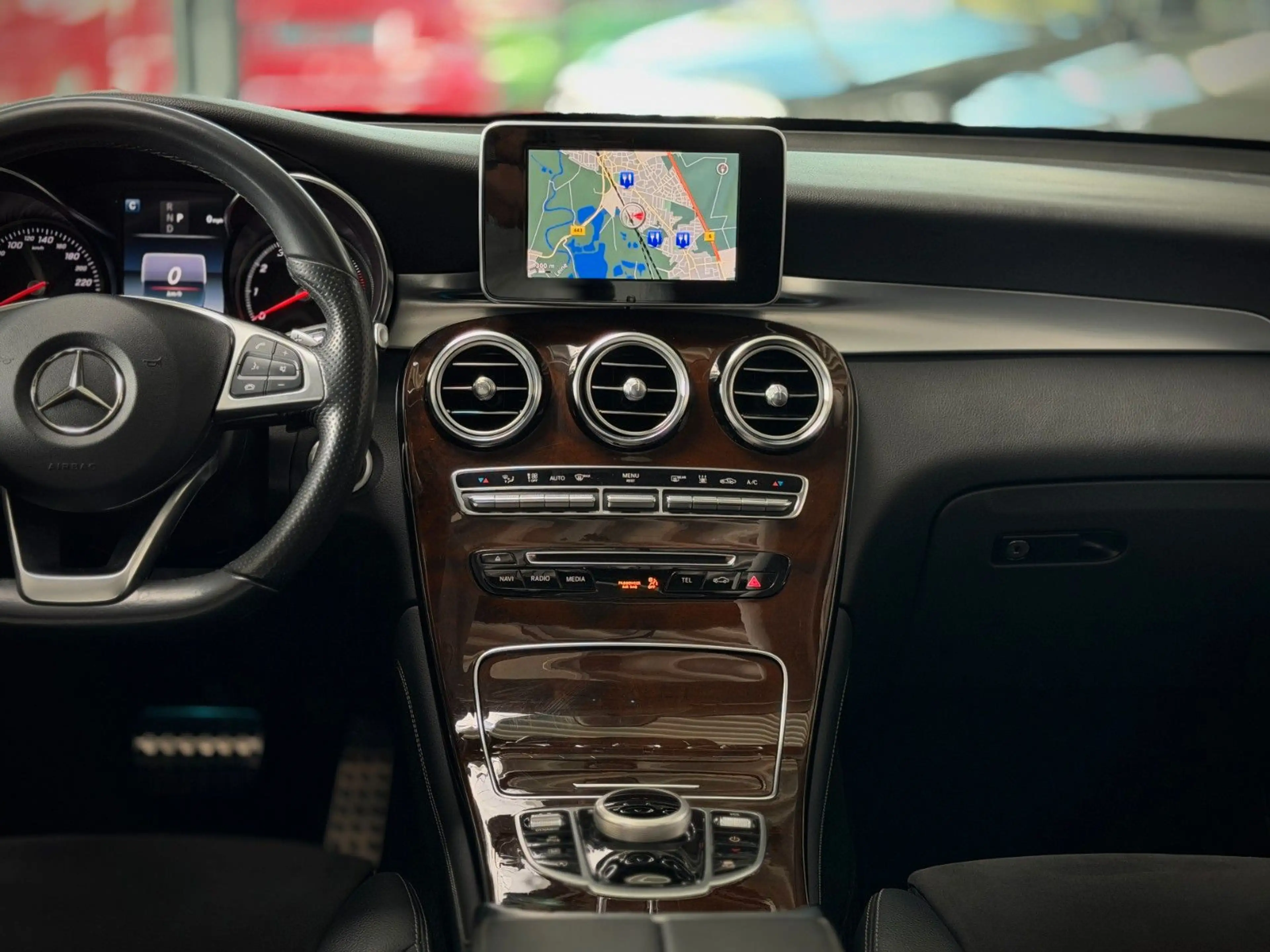 Mercedes-Benz GLC 250 4Matic AMG Pano*AHK*1.Hand*Kamera*Exkl* — photo 13