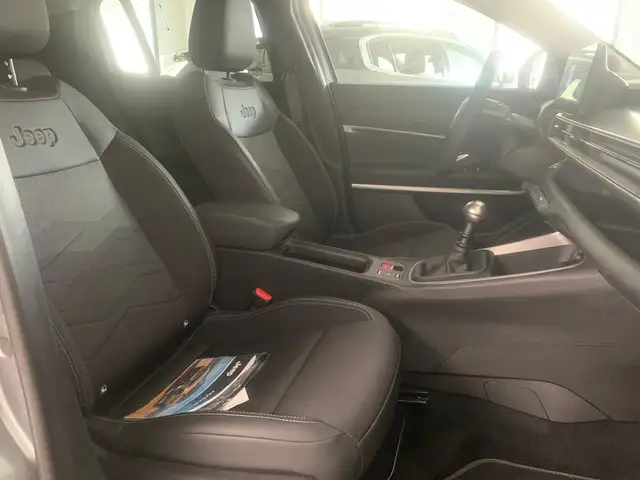 Jeep Avenger view 4