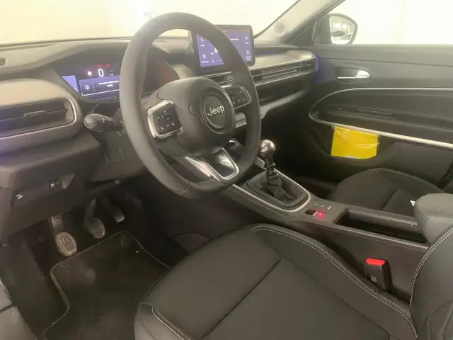 Jeep Avenger view 3