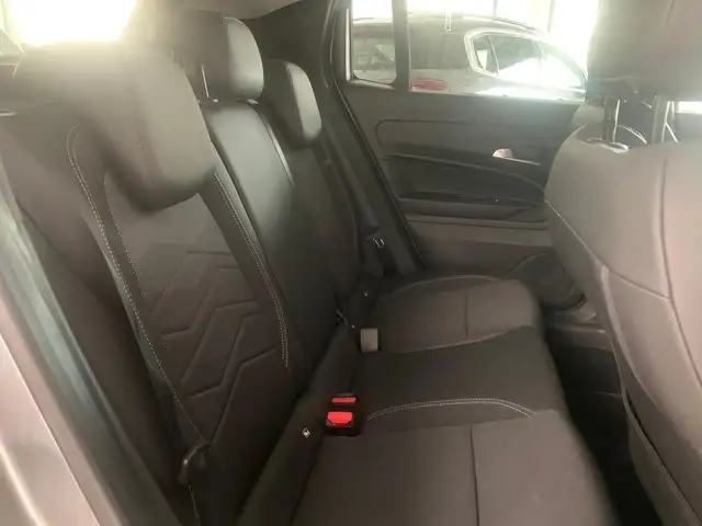 Jeep Avenger view 9