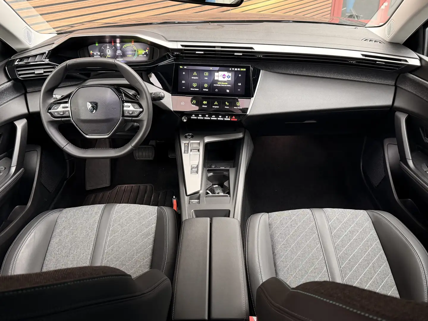 Peugeot 408 1.2 Hybrid 136 e-DCS6 Allure Navi / Adapt. Cruise Noir - 2