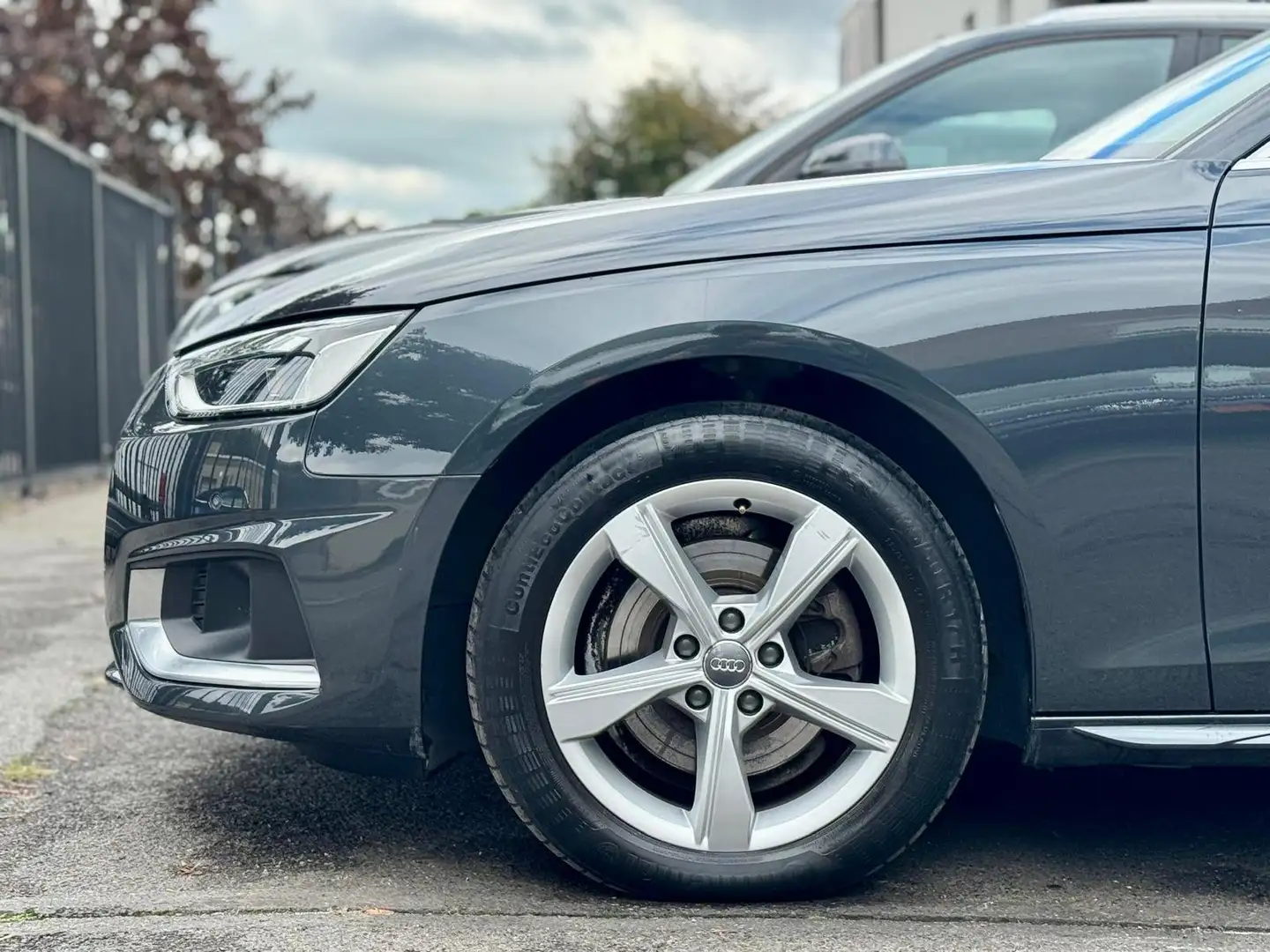 Audi A4 Avant 30 TDi TOIT PANO SIEGE CHAUFFANT CARPLAY LED Gris - 2