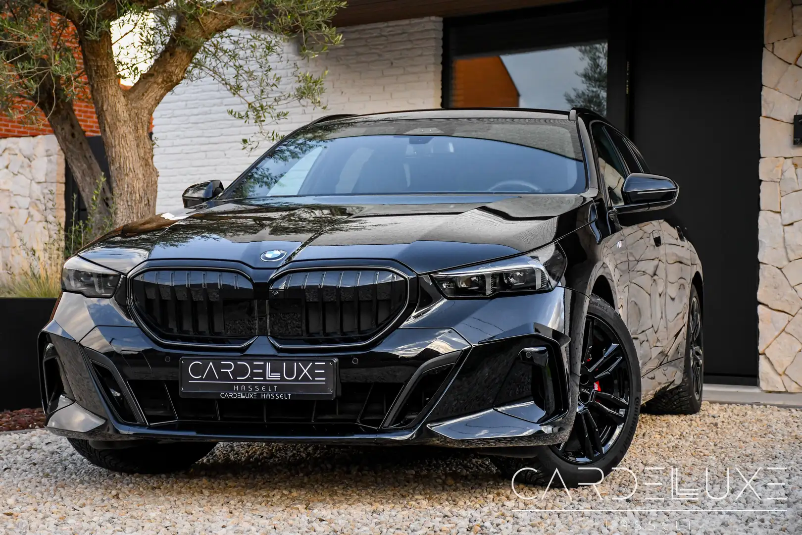 BMW 520 520i|M-SP-PRO|PANO|BOWERS|TREKH|360|HEADUP|LEDGRIL Zwart - 2