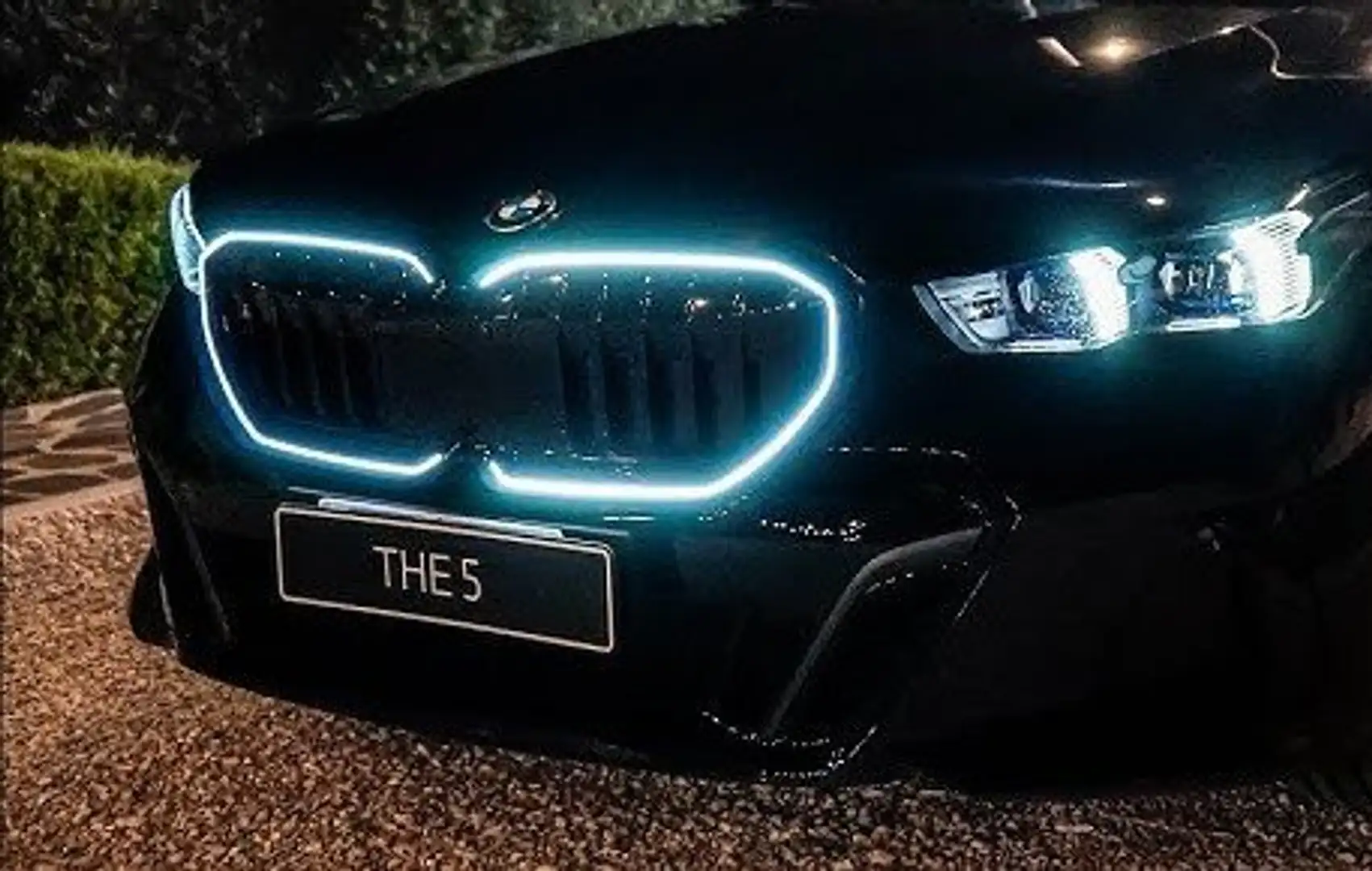 BMW 520 520i|M-SP-PRO|PANO|BOWERS|TREKH|360|HEADUP|LEDGRIL Zwart - 1