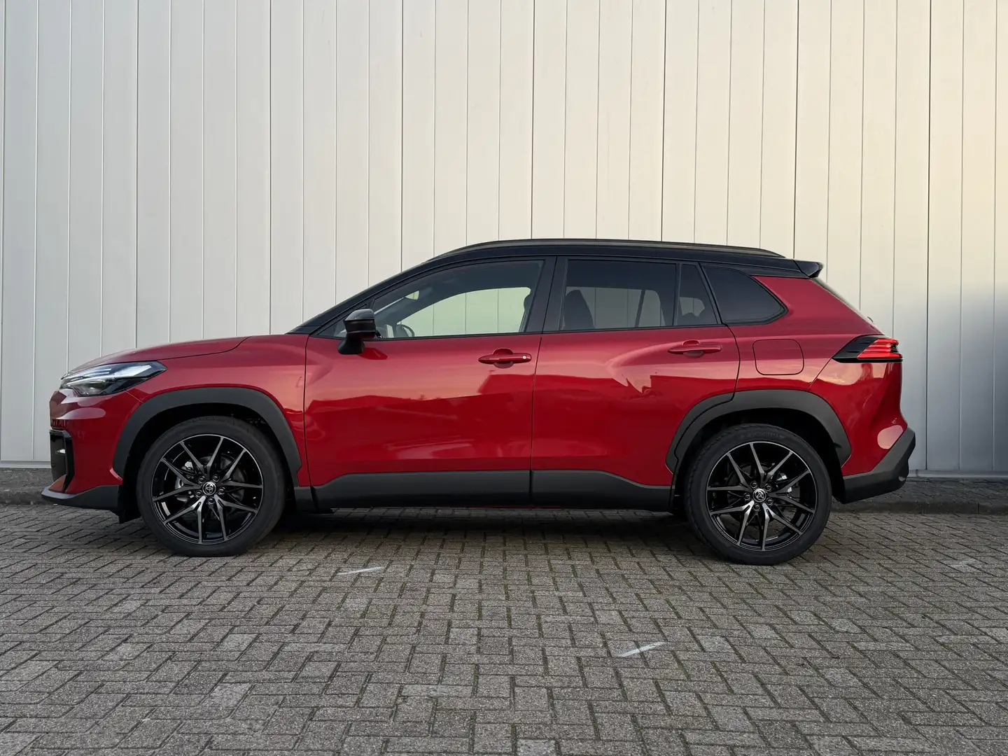 Toyota Corolla Cross Hybrid 180 GR Sport Nieuw Snel Leveren Pano Stoel Rood - 2