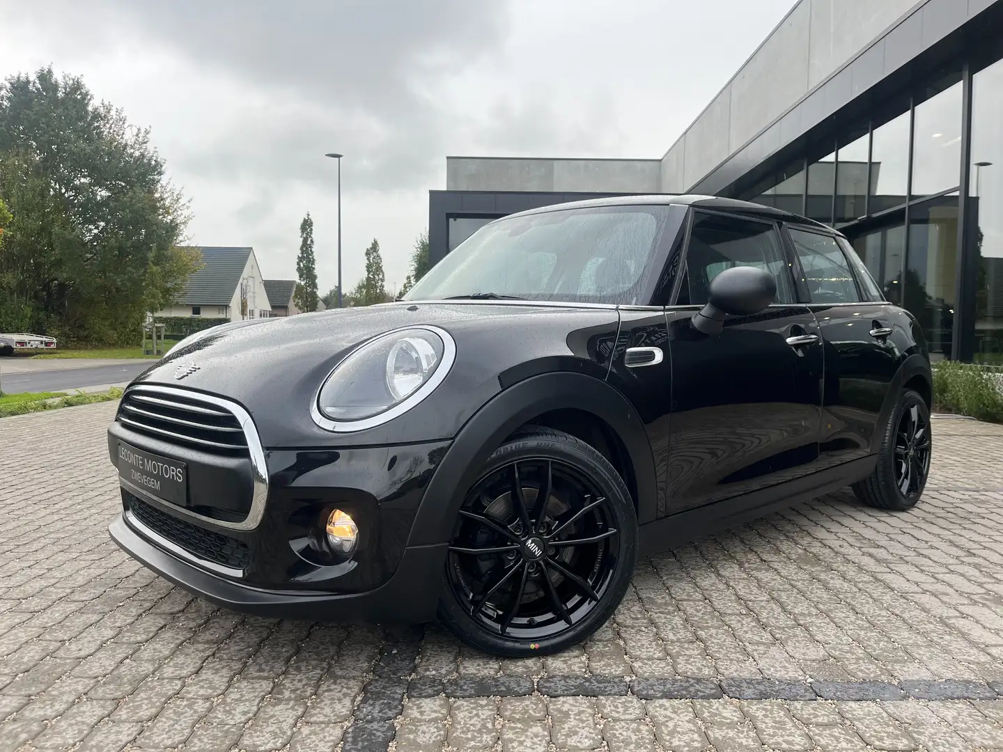 MINI One 1.5i 5-deurs Navigatie/Cruise/PDC/Bluetooth/Airco Schwarz - 2