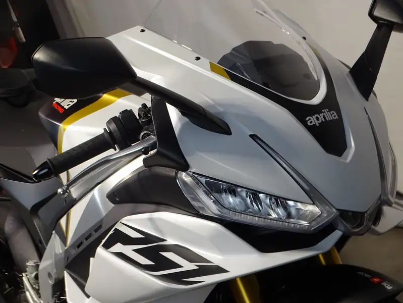 Aprilia RSV4 - foto 4