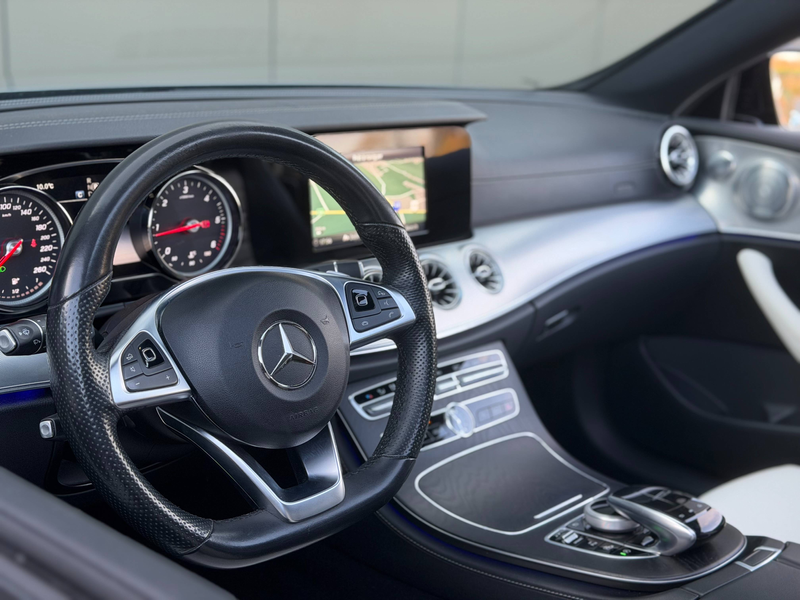 Mercedes-Benz E 220 d Coupe 194cv Pack AMG - Toit ouvrant - Burmester — photo 10
