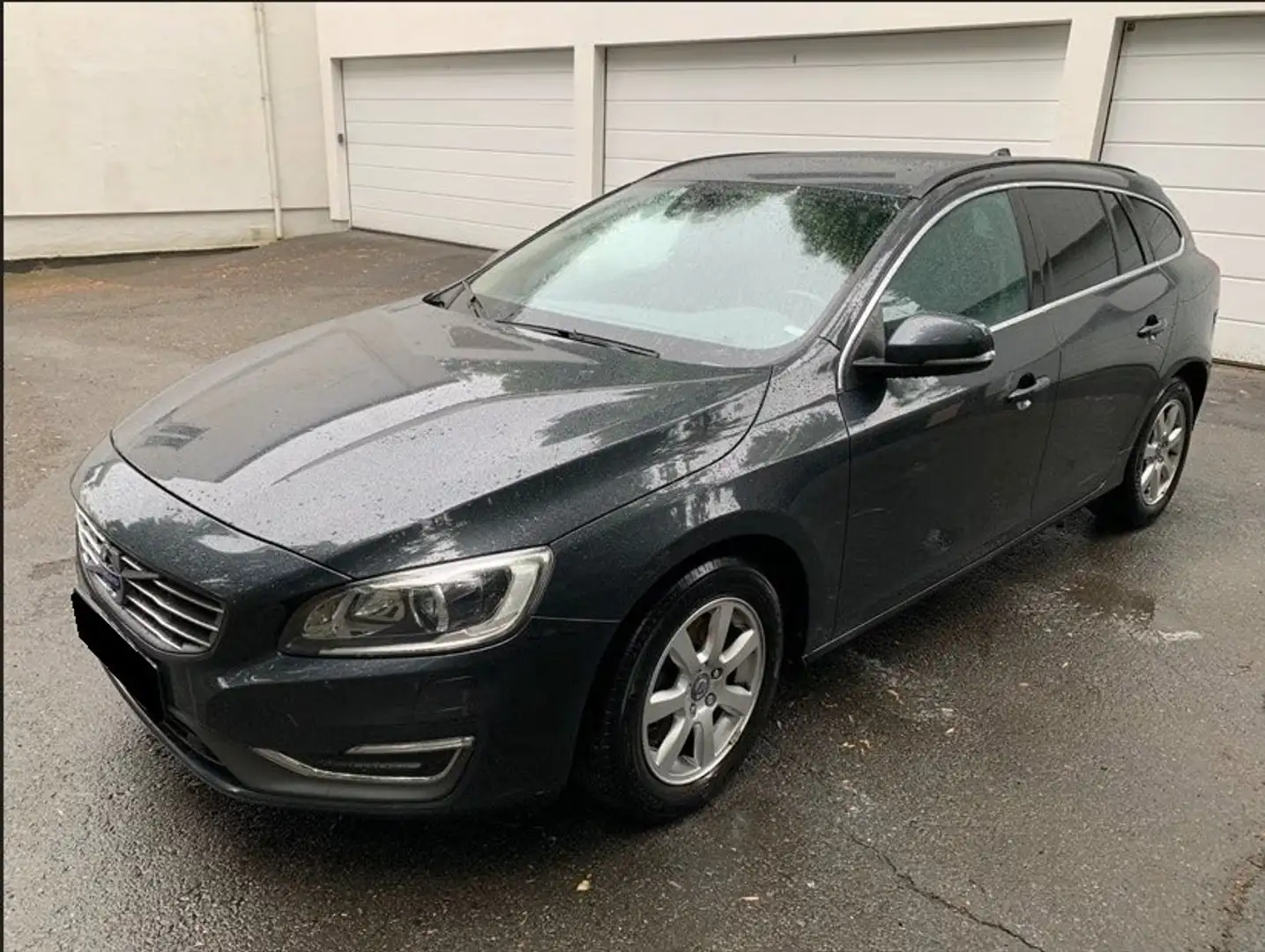 Volvo V60 V60 D2 Geartronic Powershift Momentum Schwarz - 1