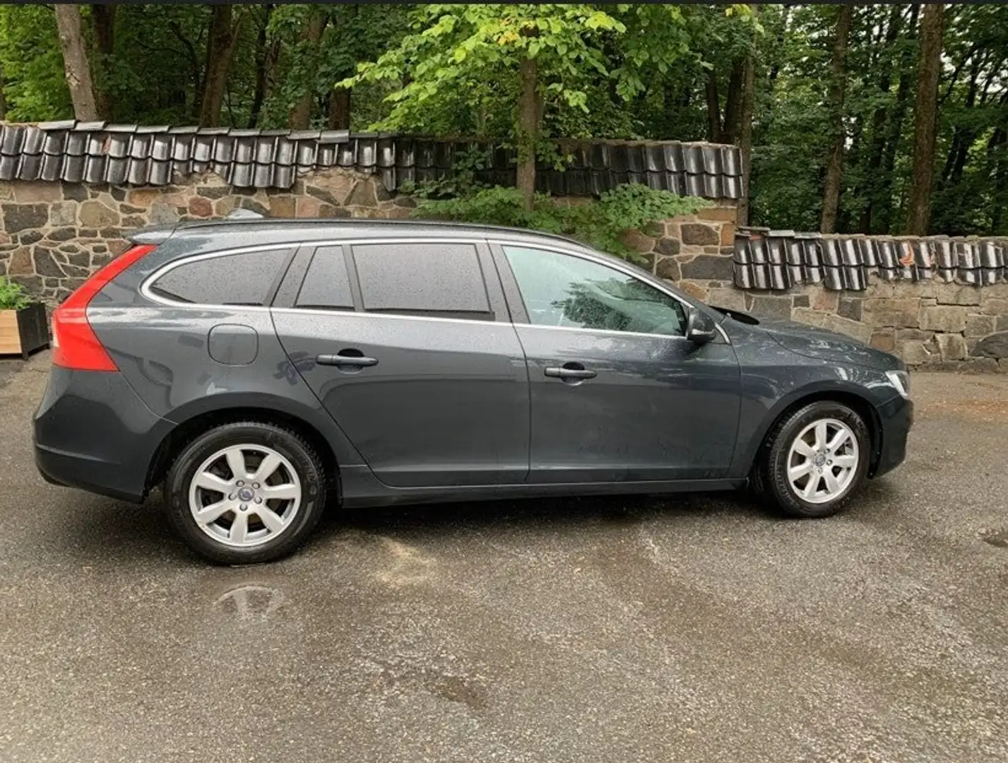 Volvo V60 V60 D2 Geartronic Powershift Momentum Schwarz - 2