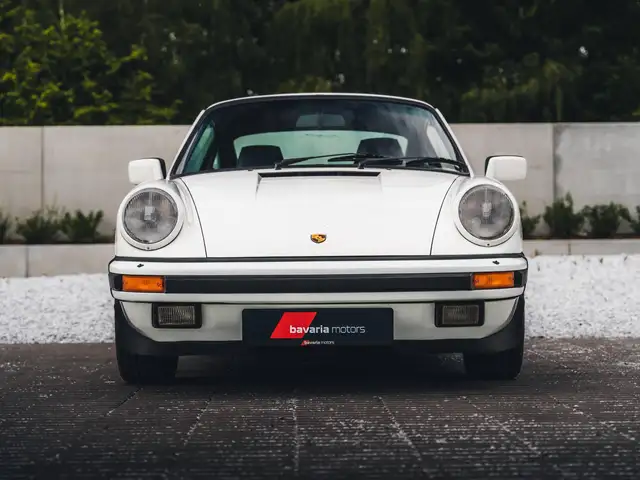 Porsche 911 view 2