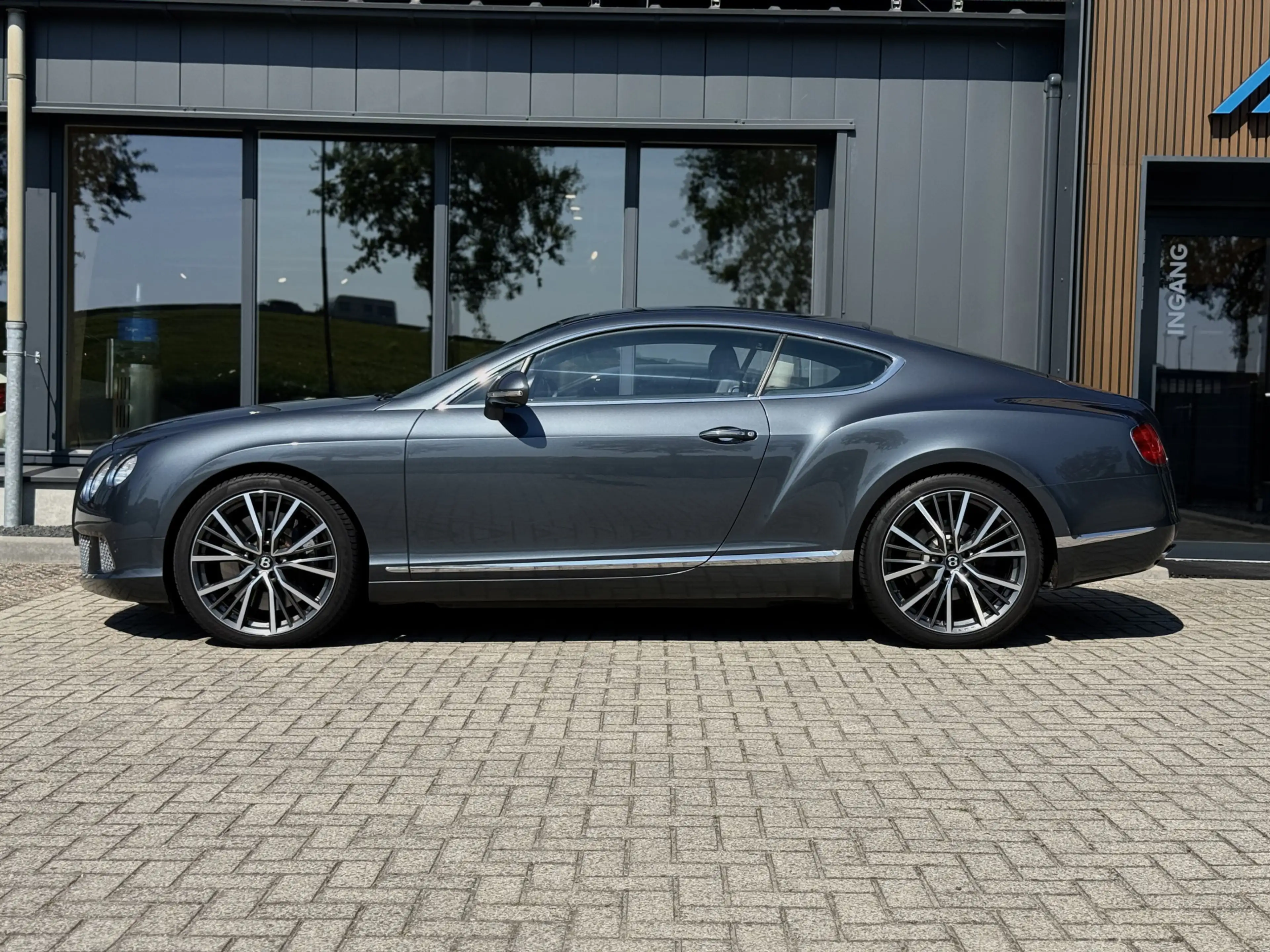 Bentley Continental GT 6.0 W12 — photo 8