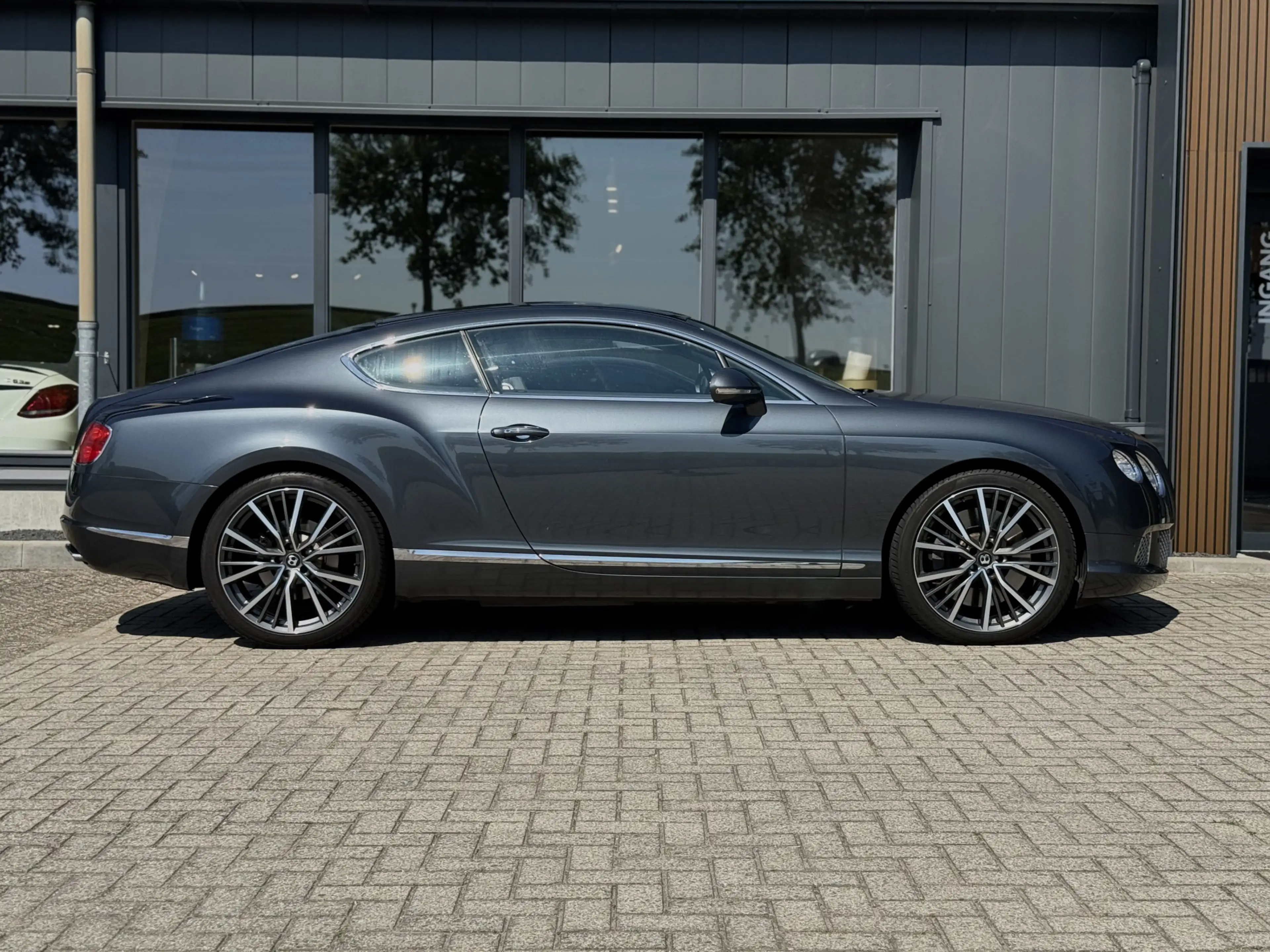 Bentley Continental GT 6.0 W12 — photo 9