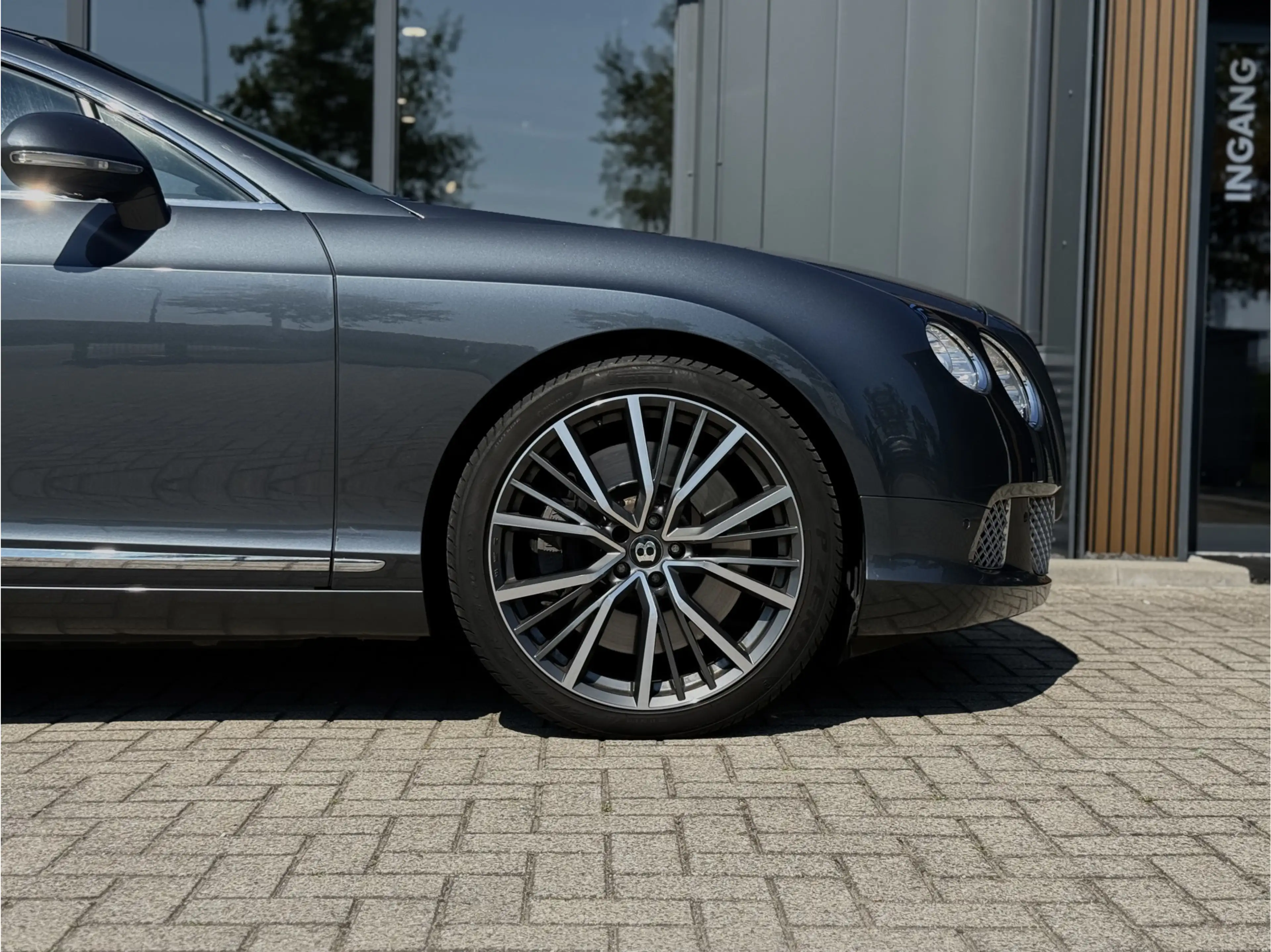 Bentley Continental GT 6.0 W12 — photo 10