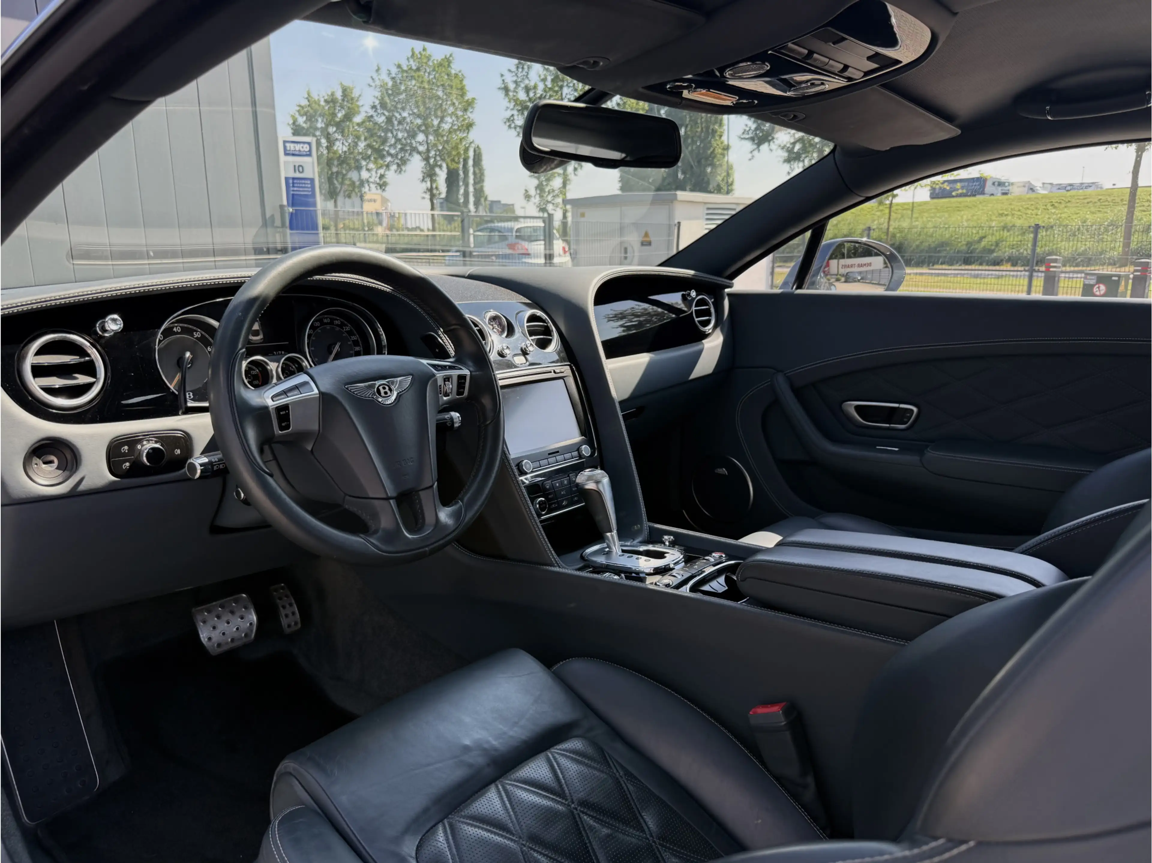 Bentley Continental GT 6.0 W12 — photo 13